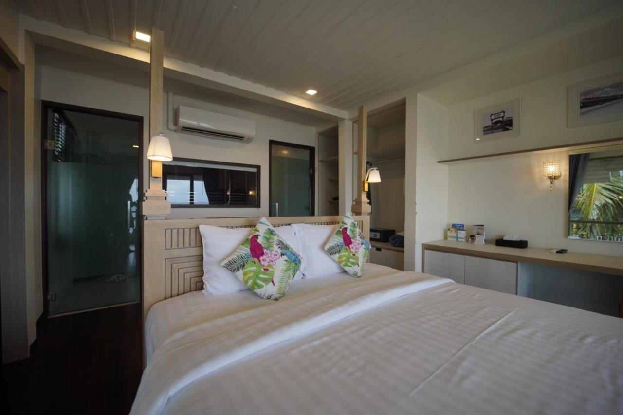 Deluxe Double Room with Sea View photo 2