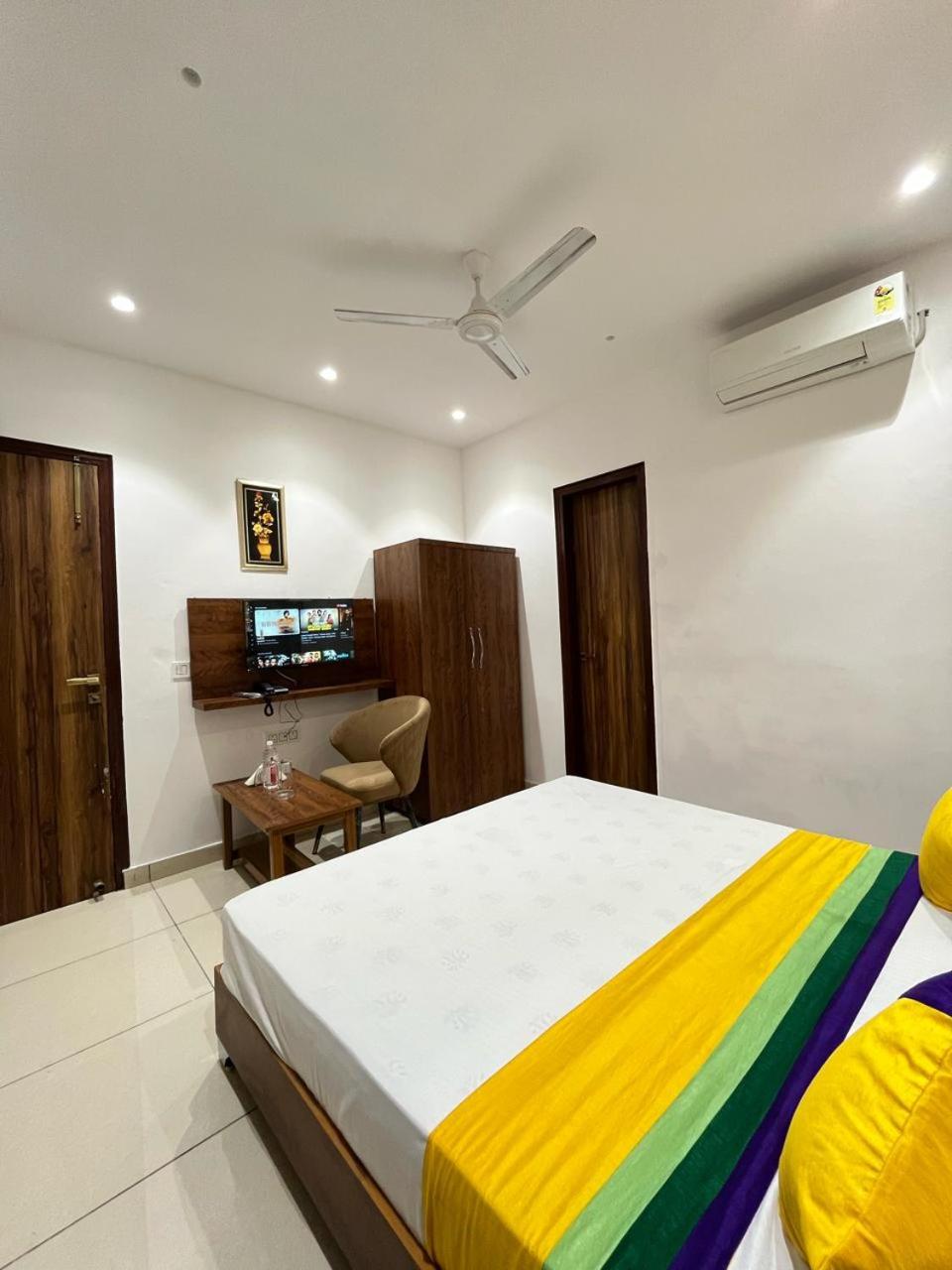 Deluxe King Room photo 3