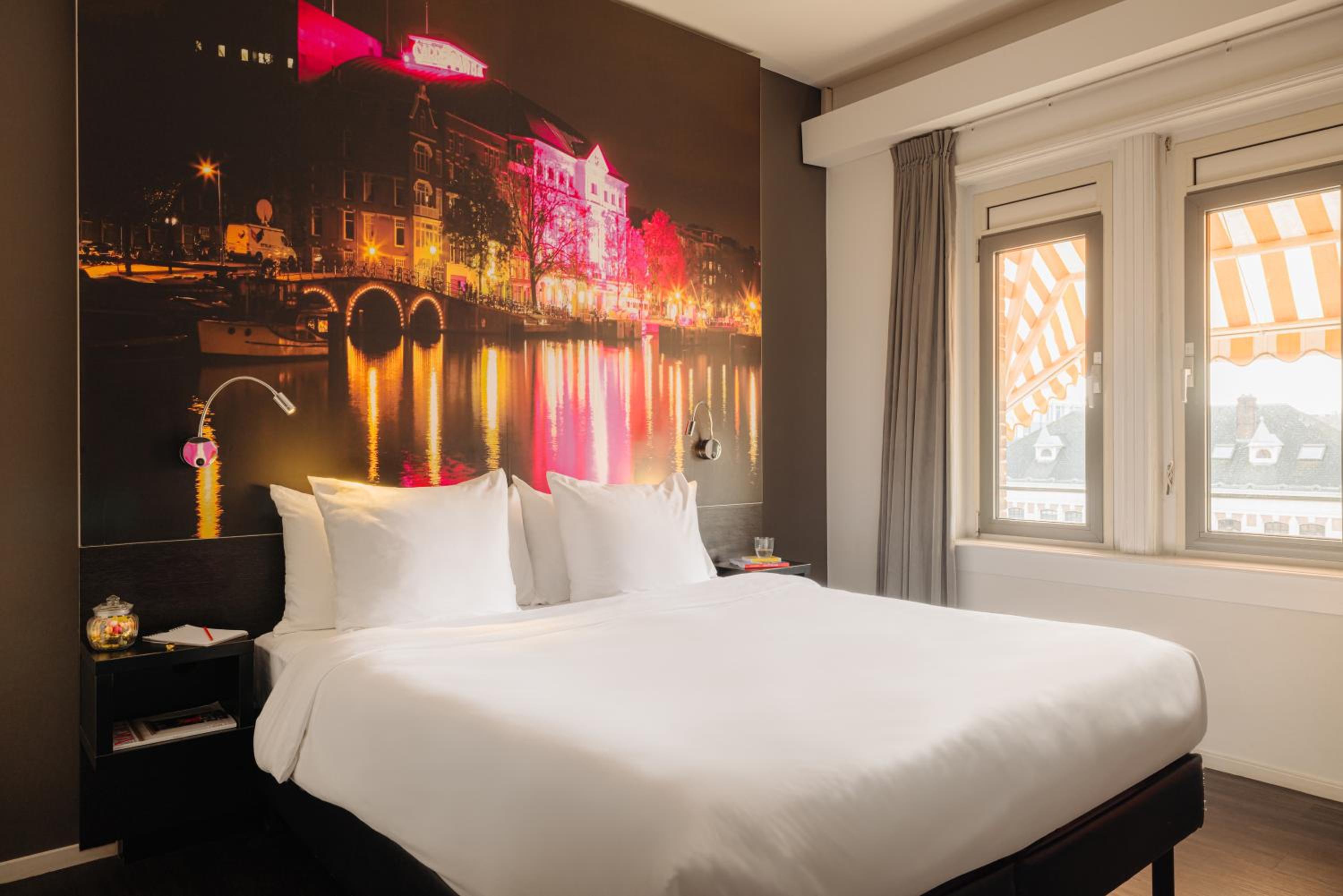 Superior Room 1 King Bed photo 1