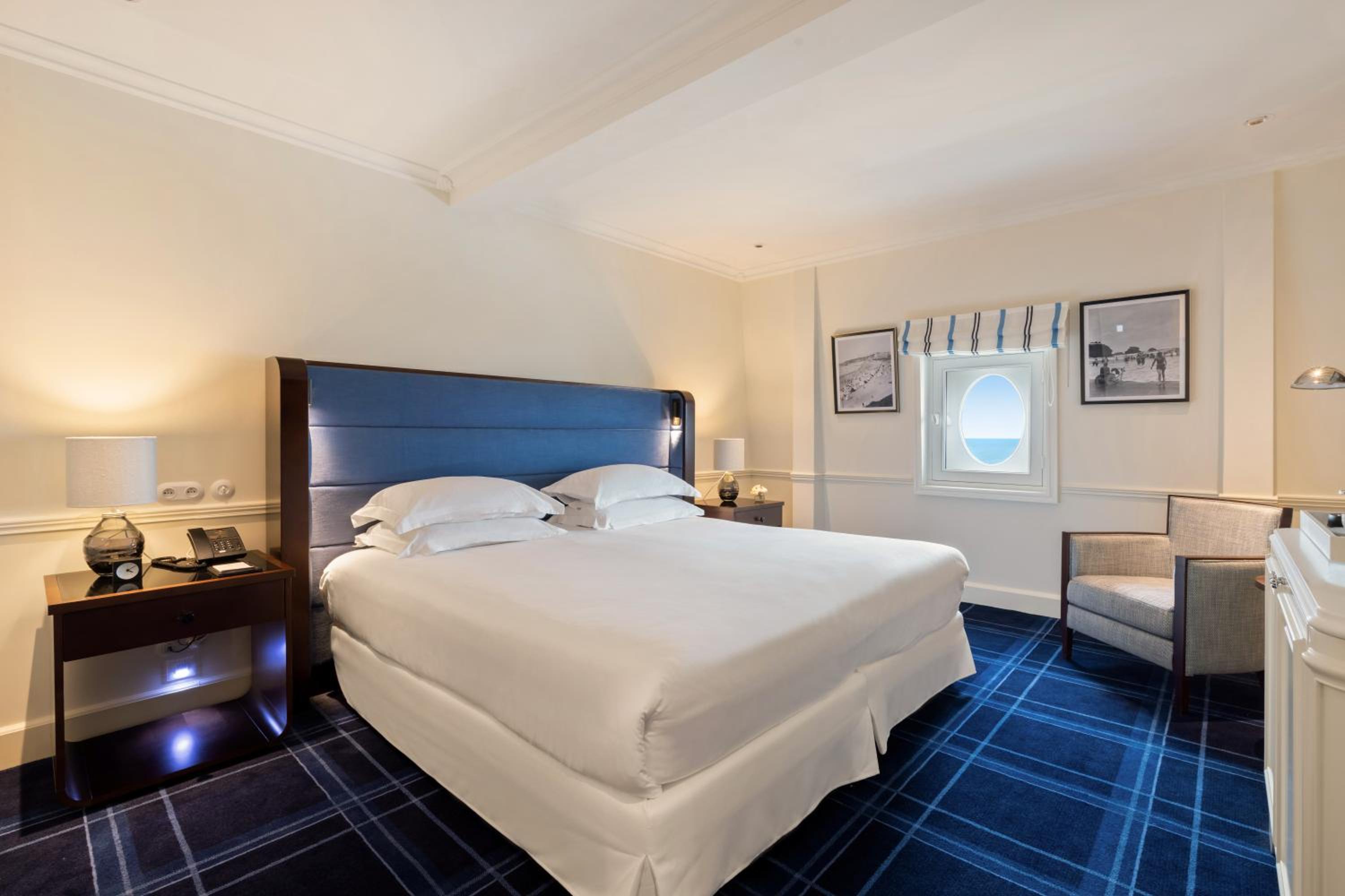 Deluxe King Room Cruise Liner