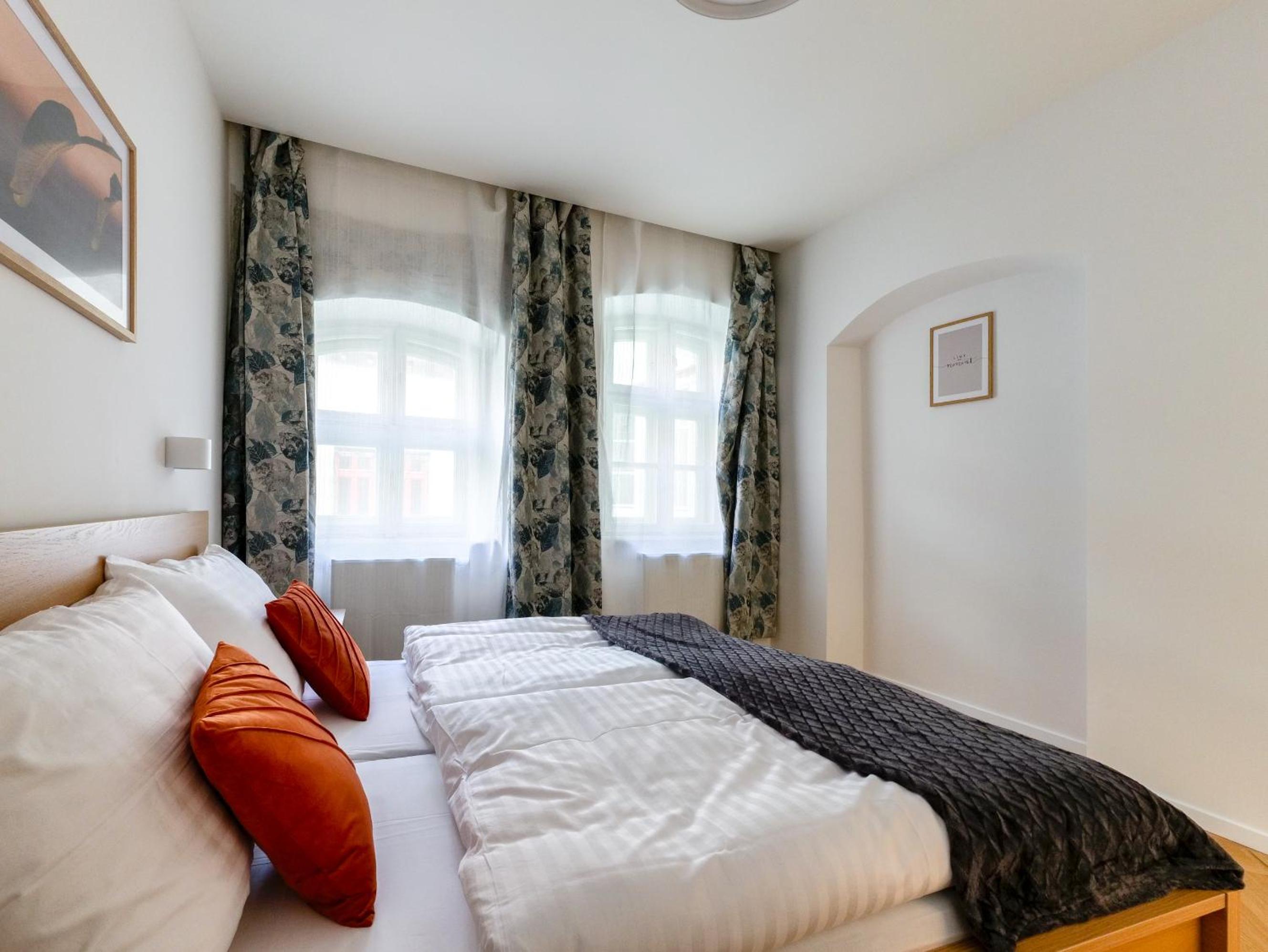 One-Bedroom Apartment photo 1