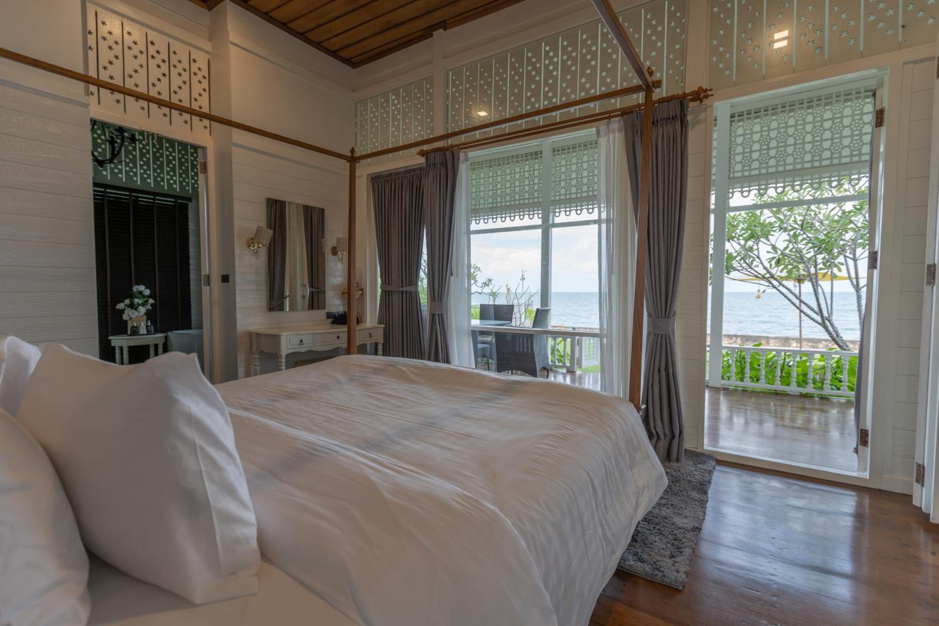 Villa - Beach Front photo 2