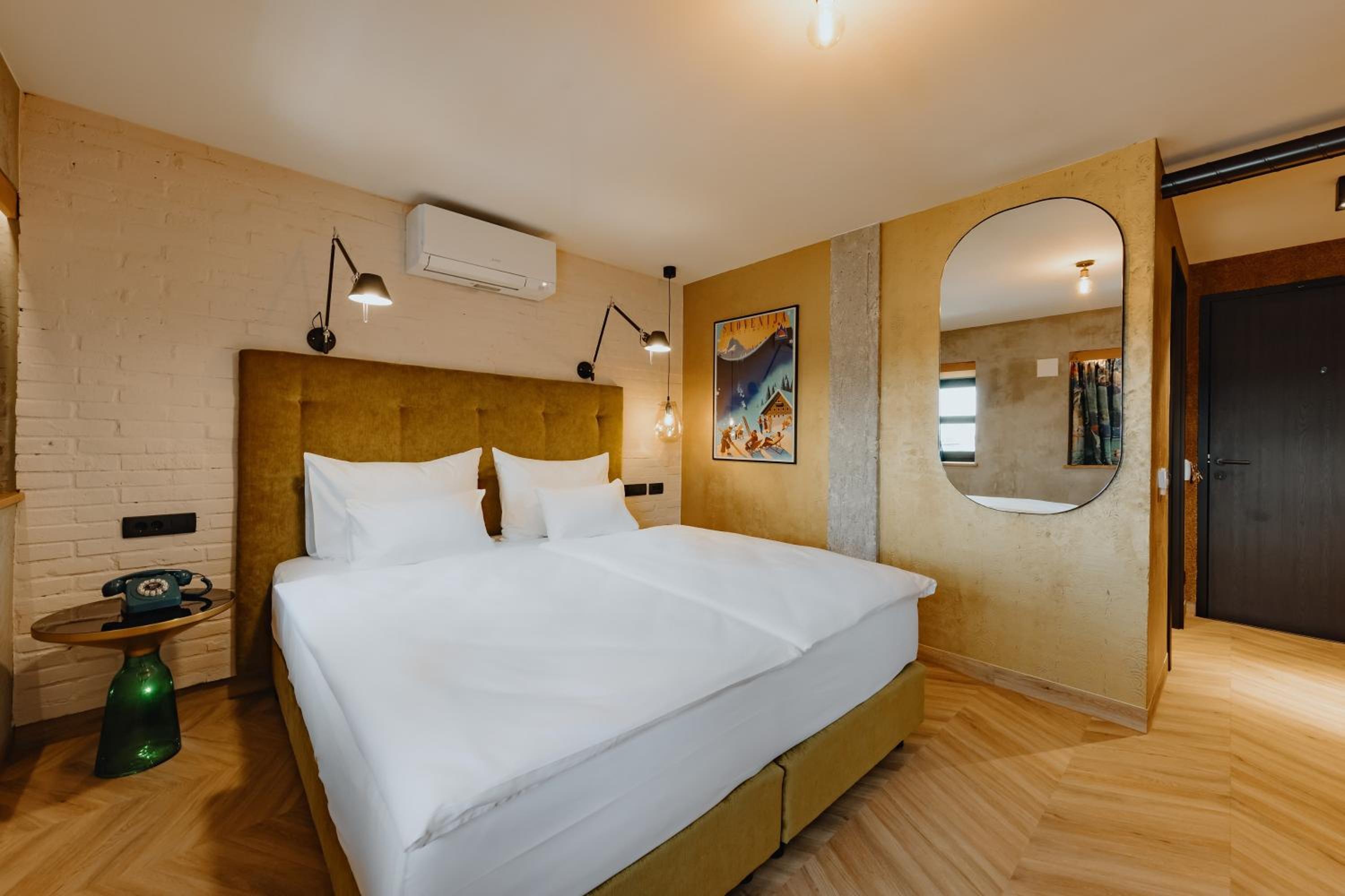 Double or Twin Room - Photo 13
