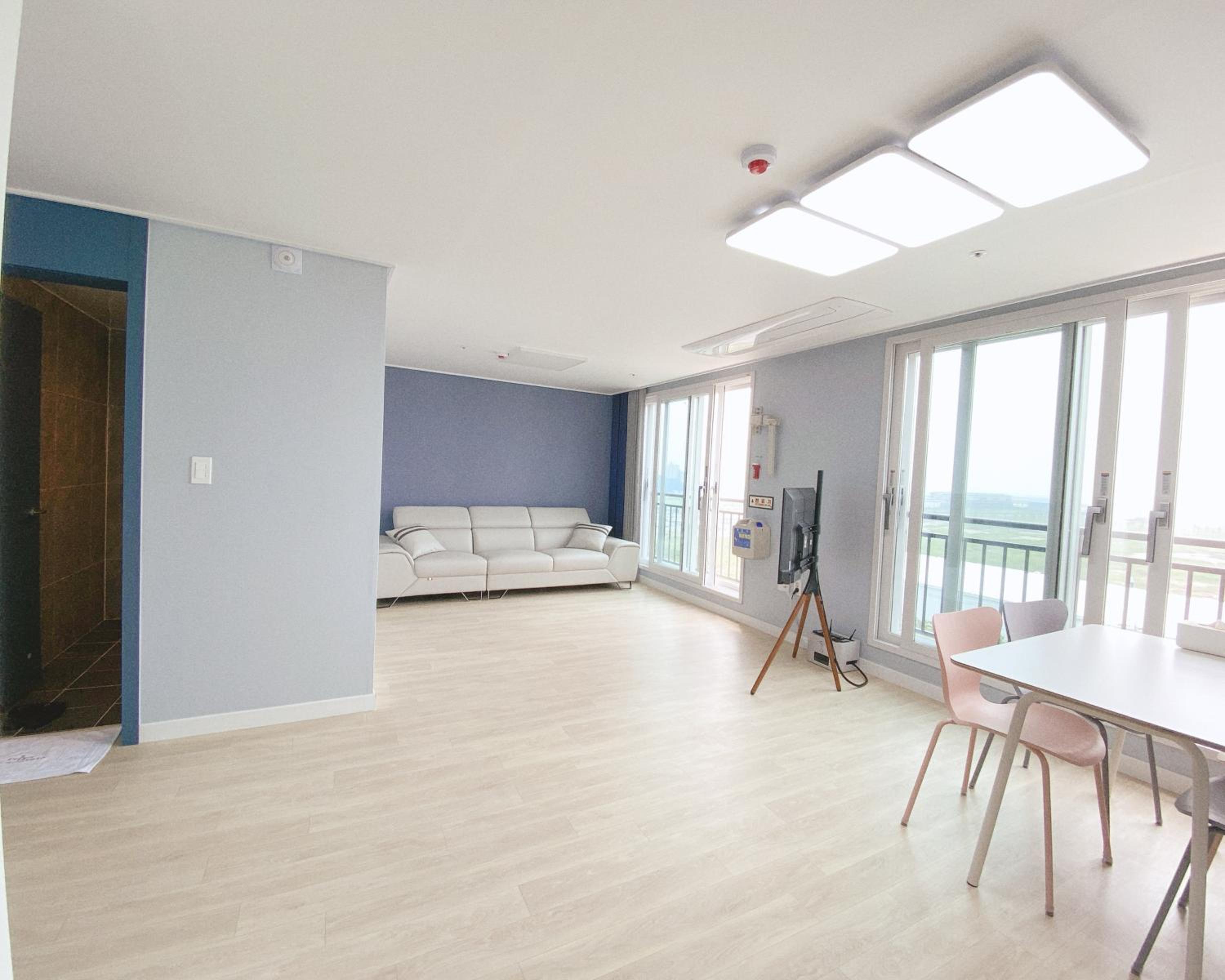 Family Room - Photo 1