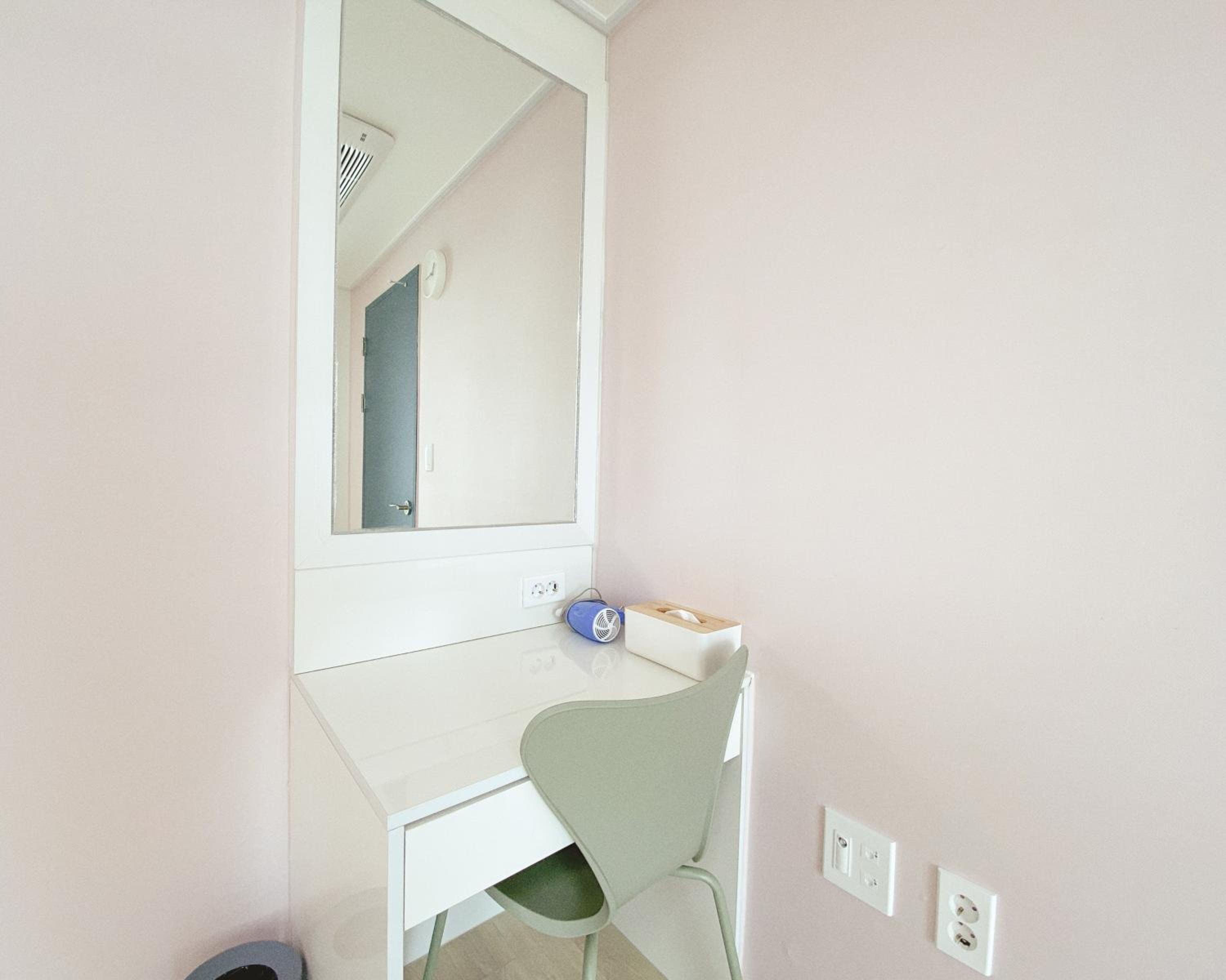 Family Room - Photo 4