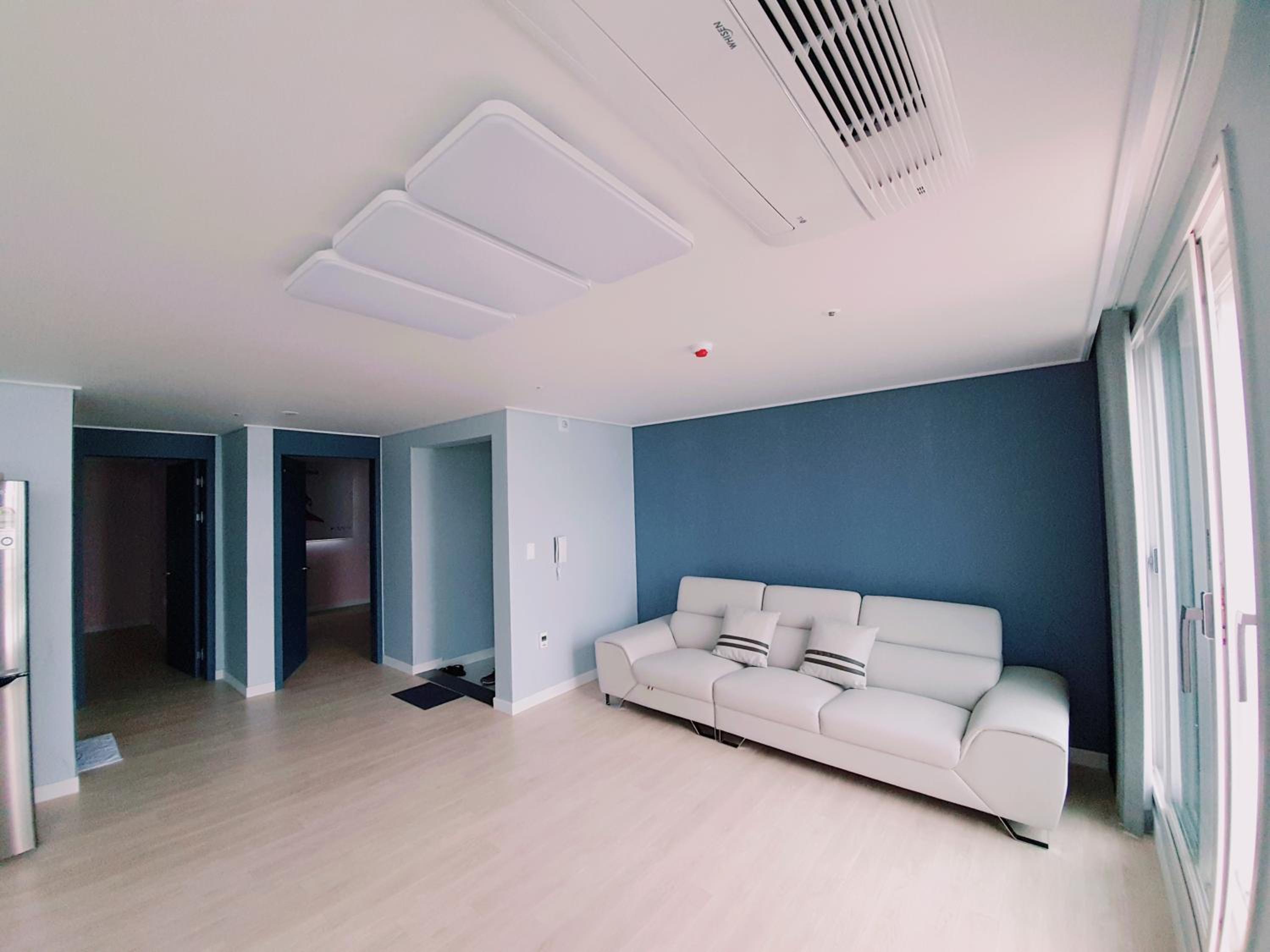Suite - Photo 1