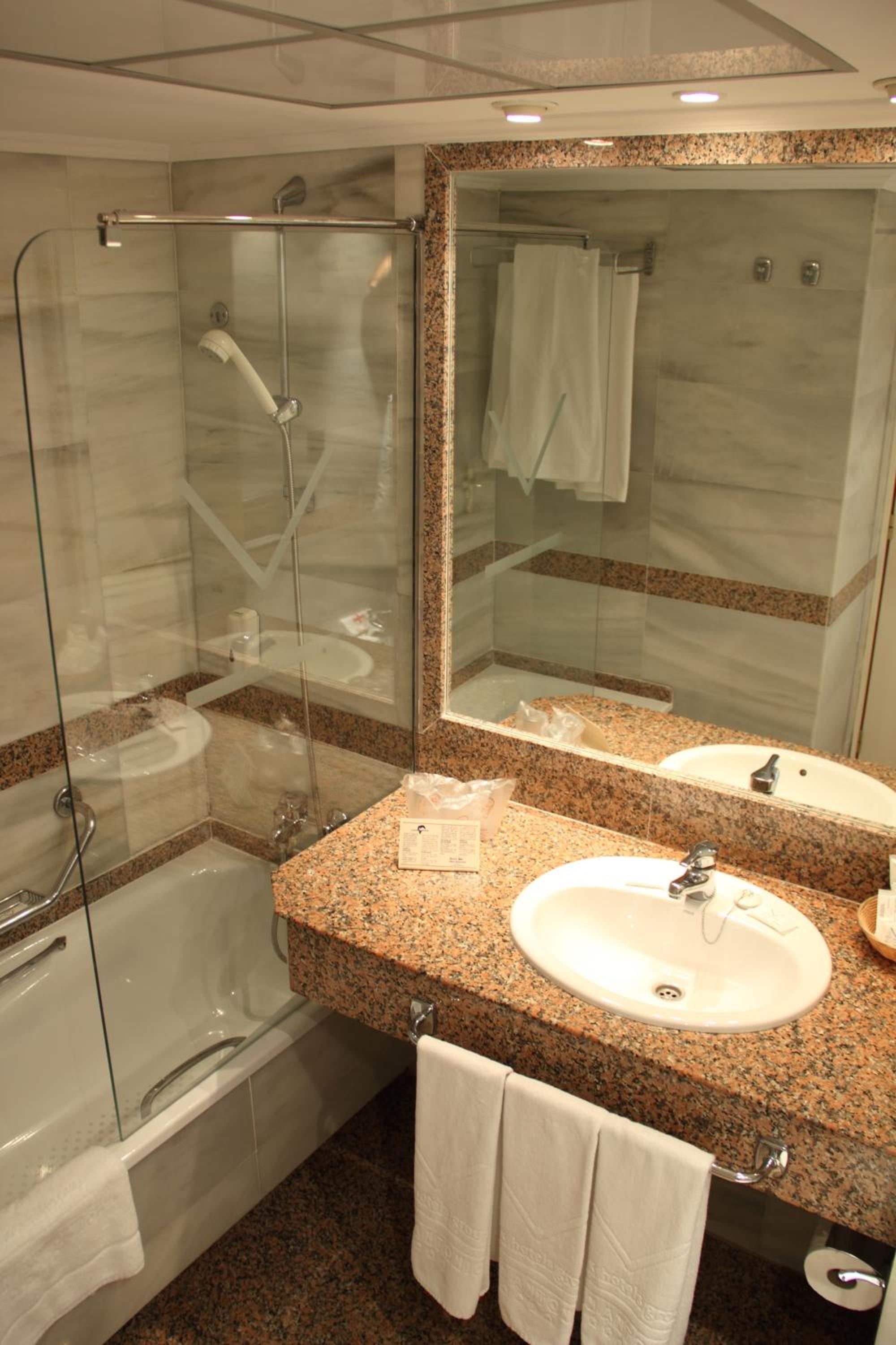 Comfort Double Room with Sea View - Photo 3
