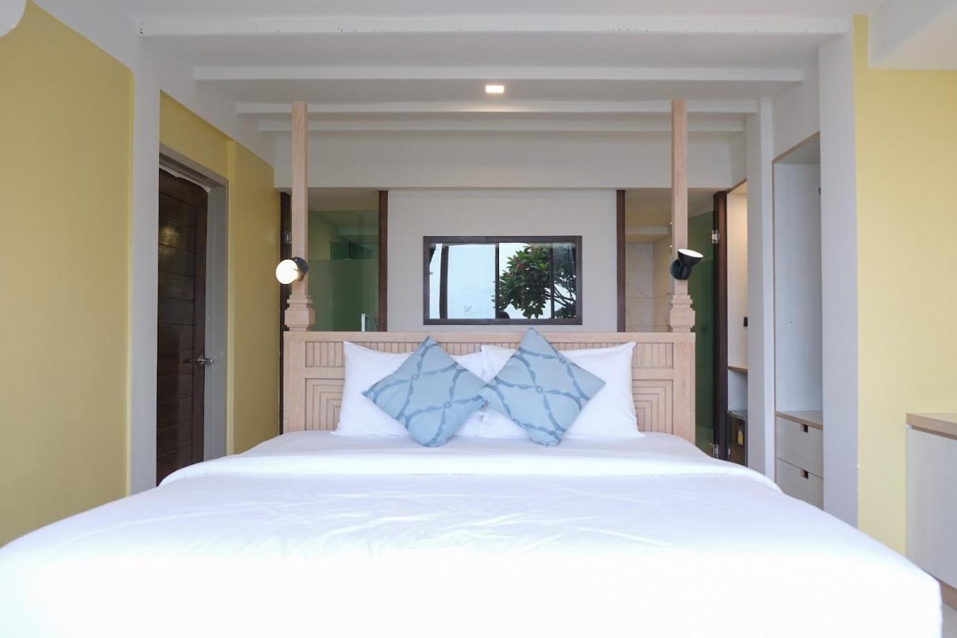 Deluxe Double Room with Sea View photo 3