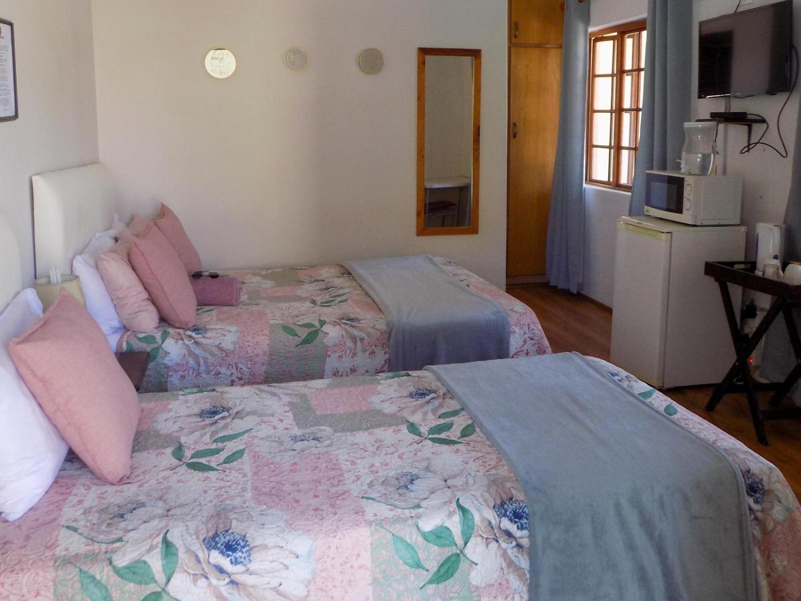 Basic Triple Room photo 2