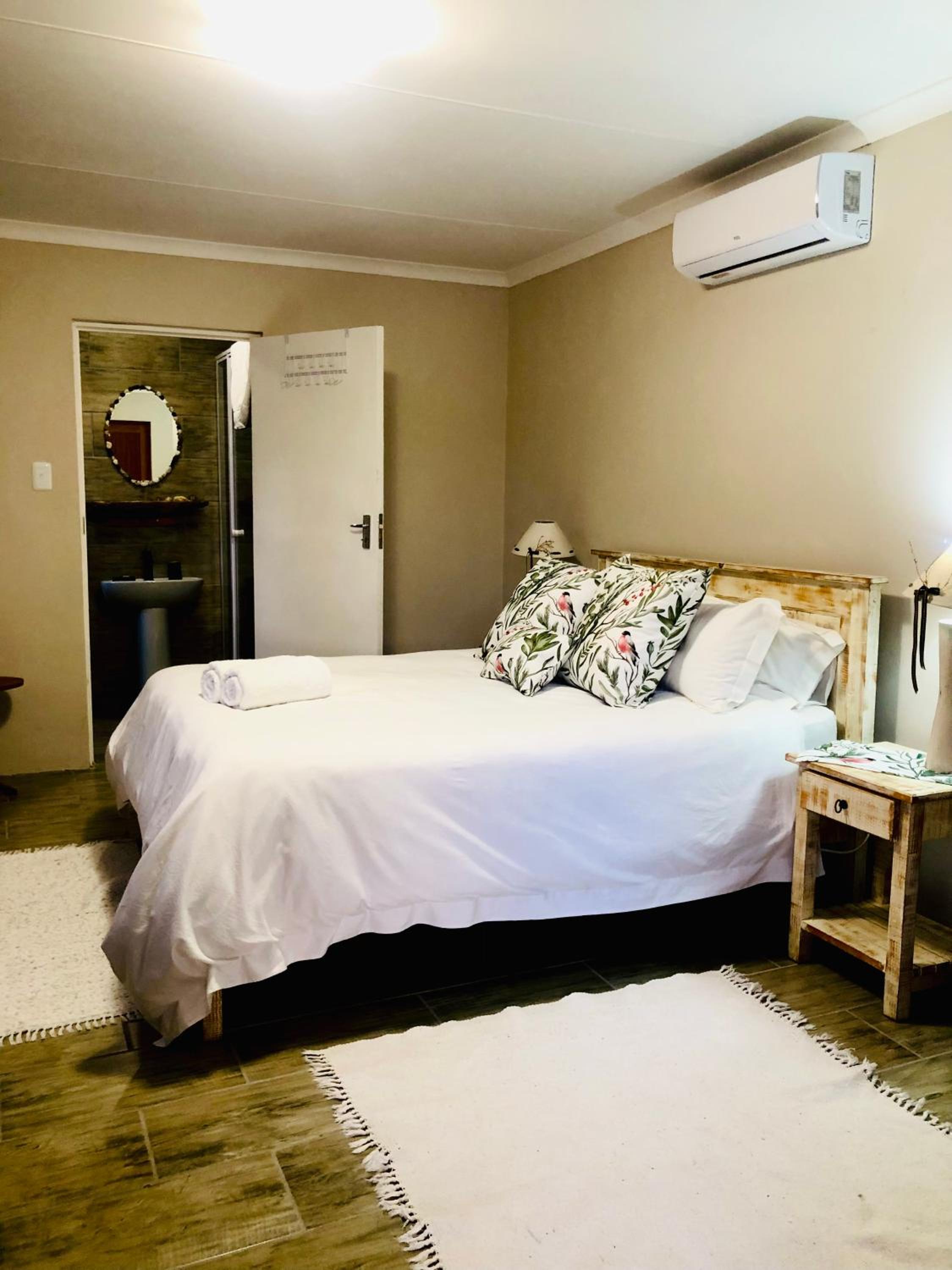 Double Room with Private Bathroom photo 2