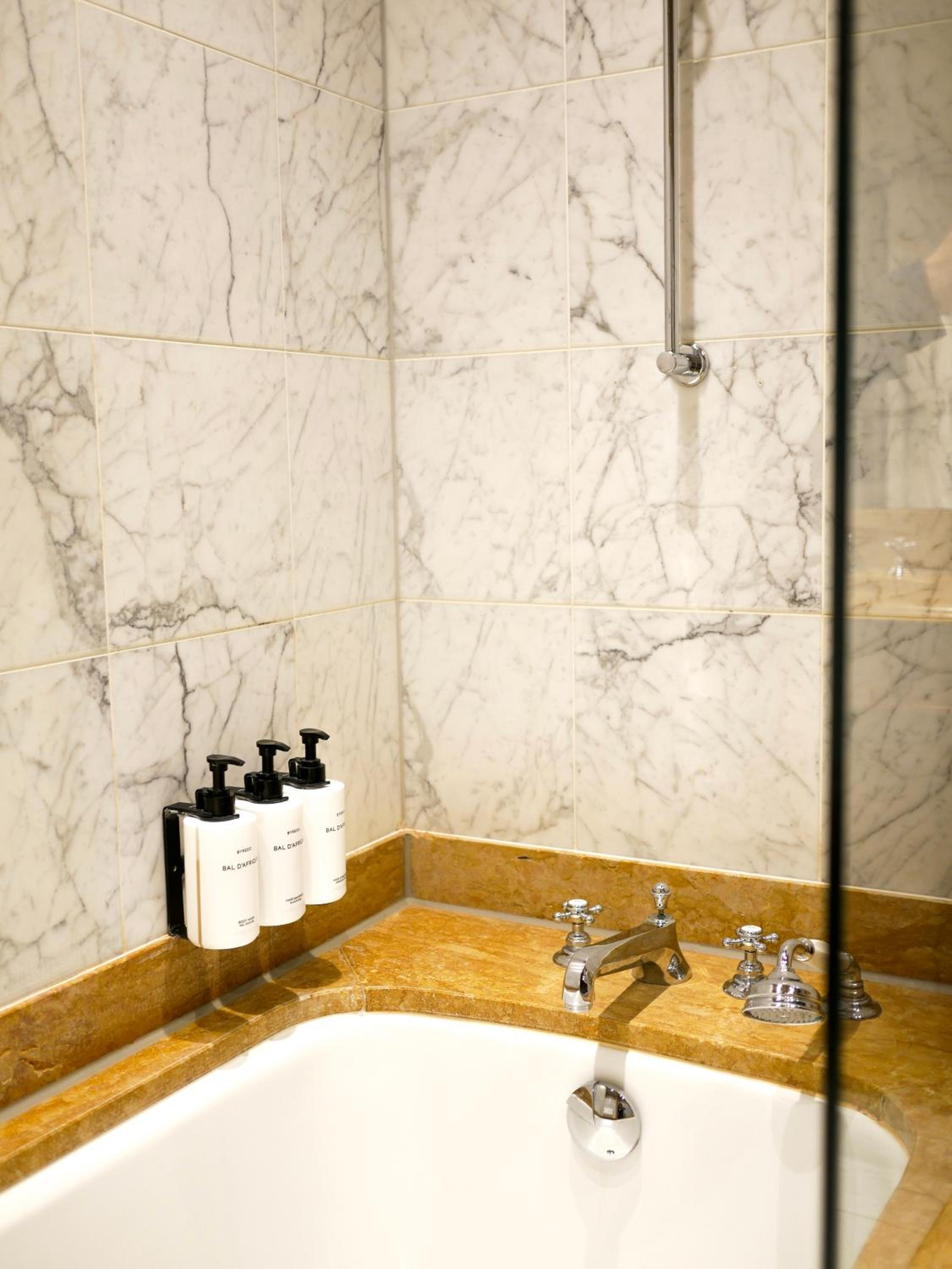 Junior King Suite - Photo 9