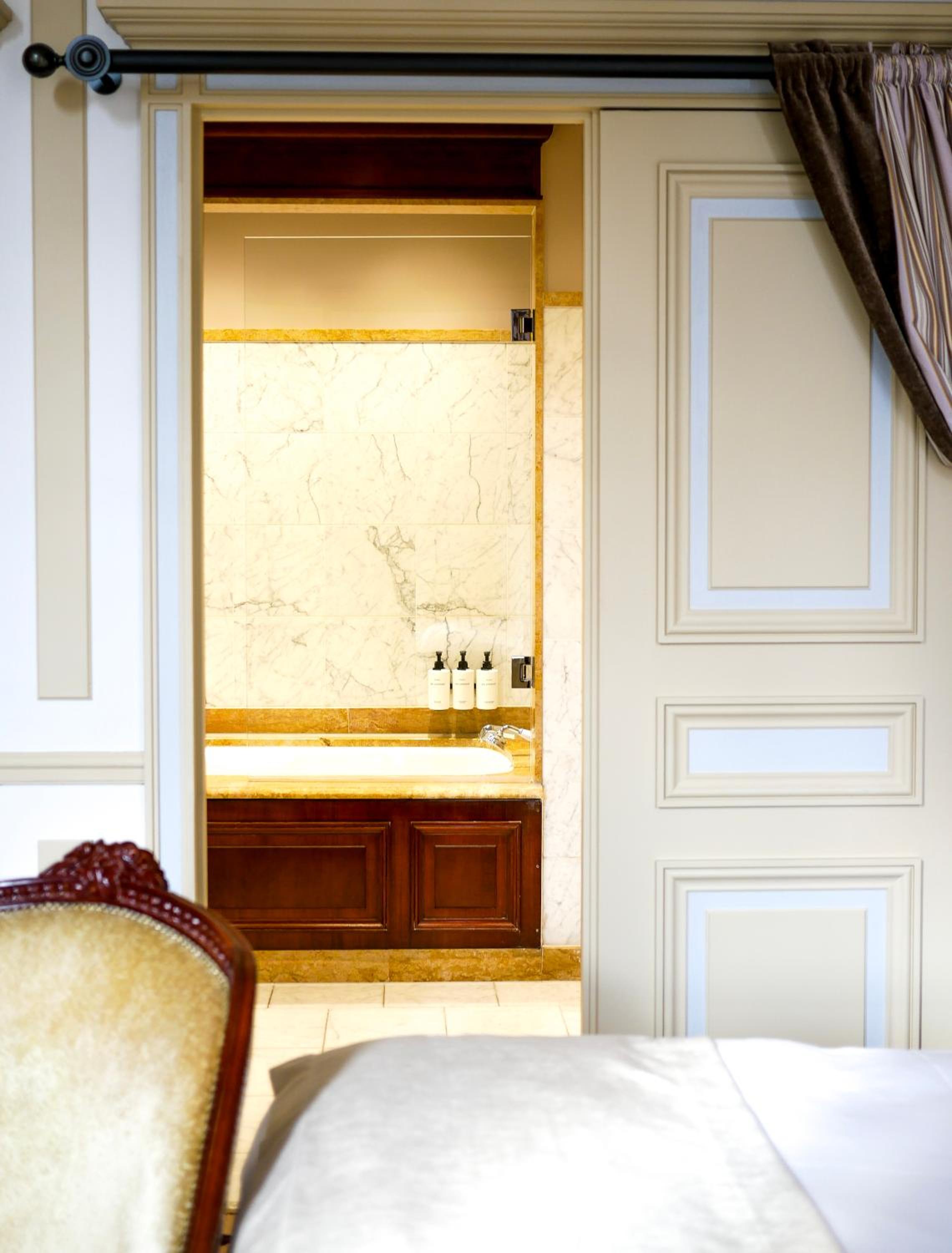 Junior King Suite - Photo 7
