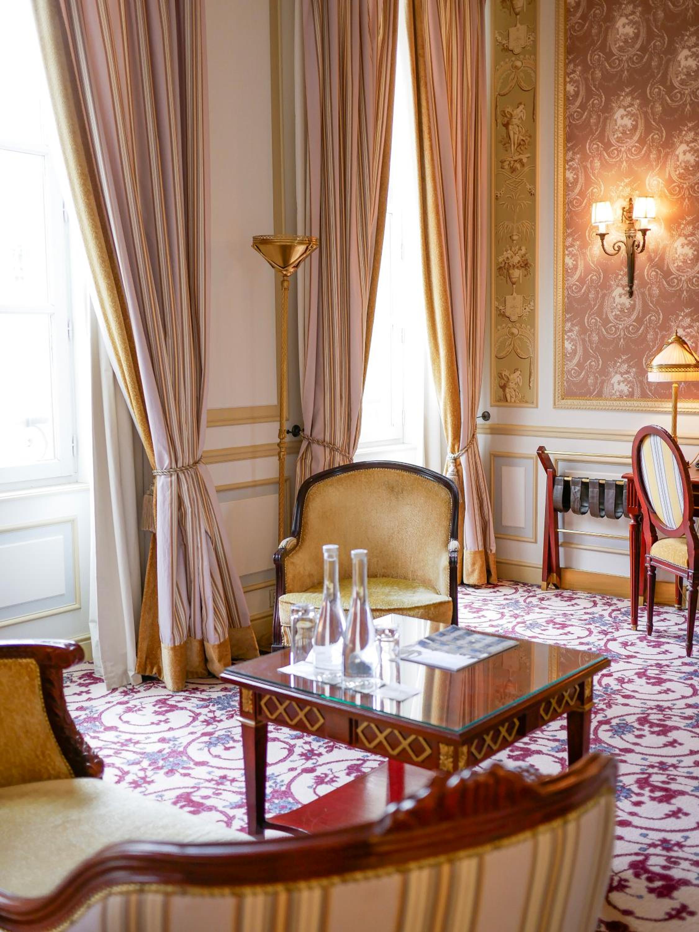 Junior King Suite - Photo 2