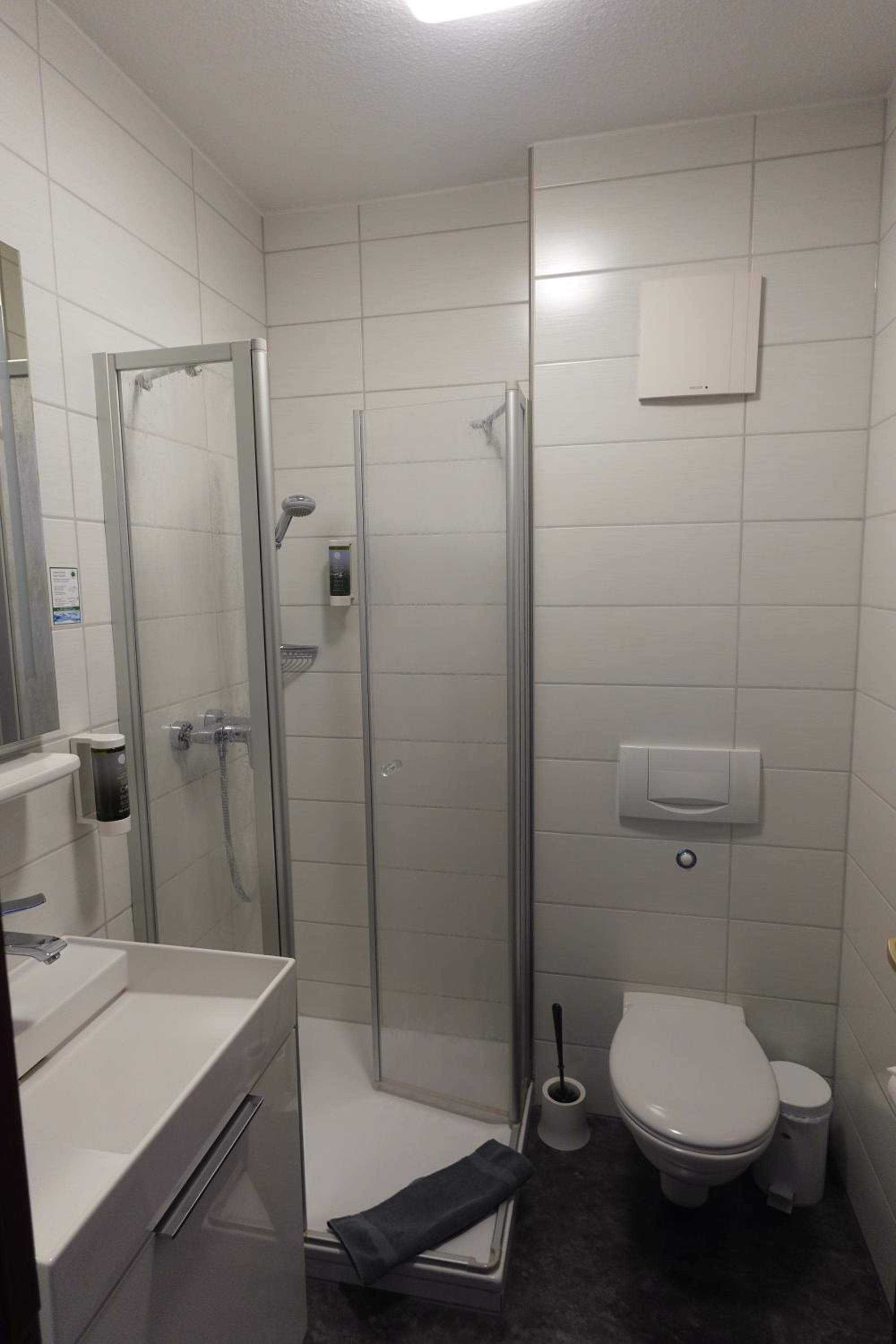 Double or Twin Room - Photo 10