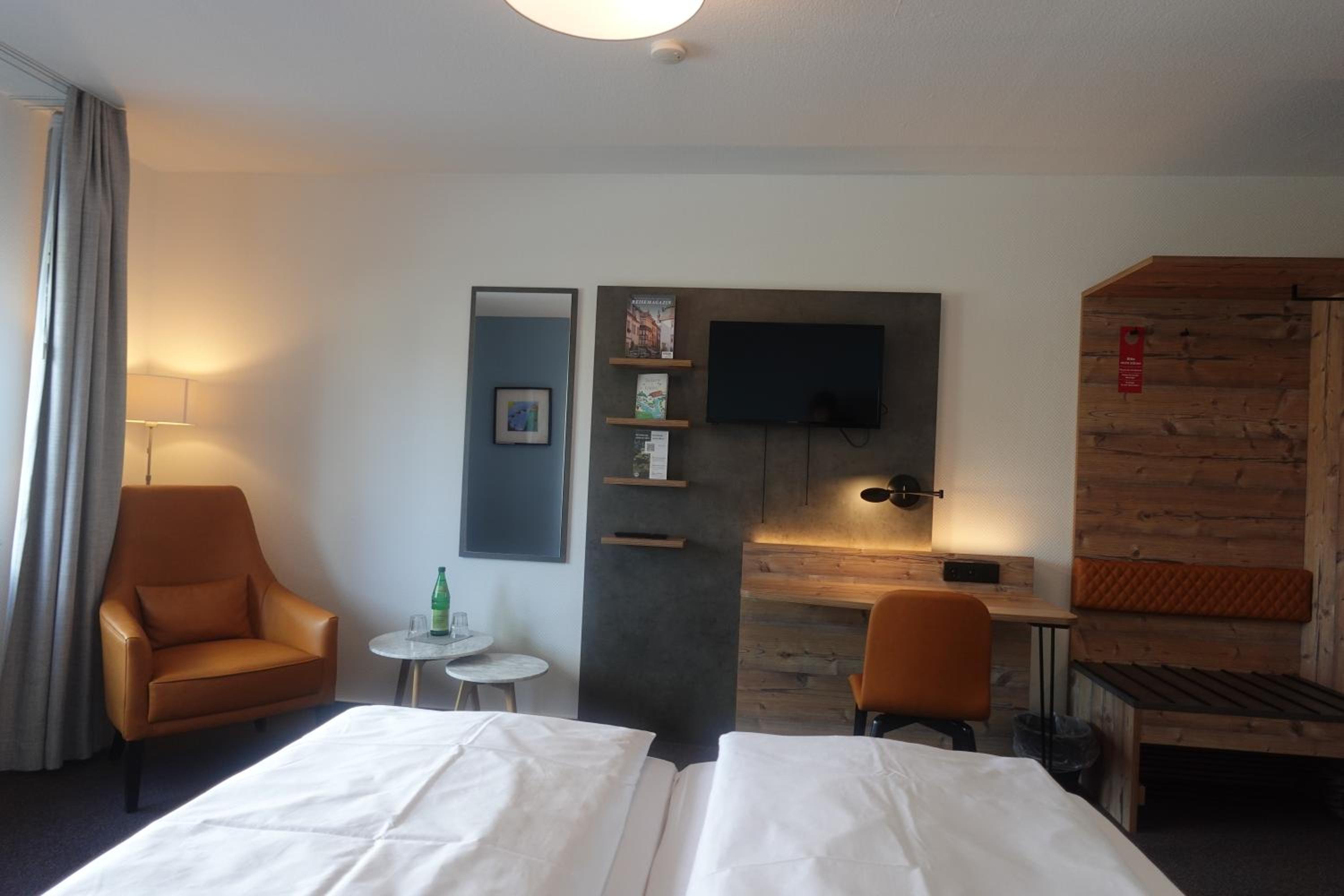 Double or Twin Room - Photo 11