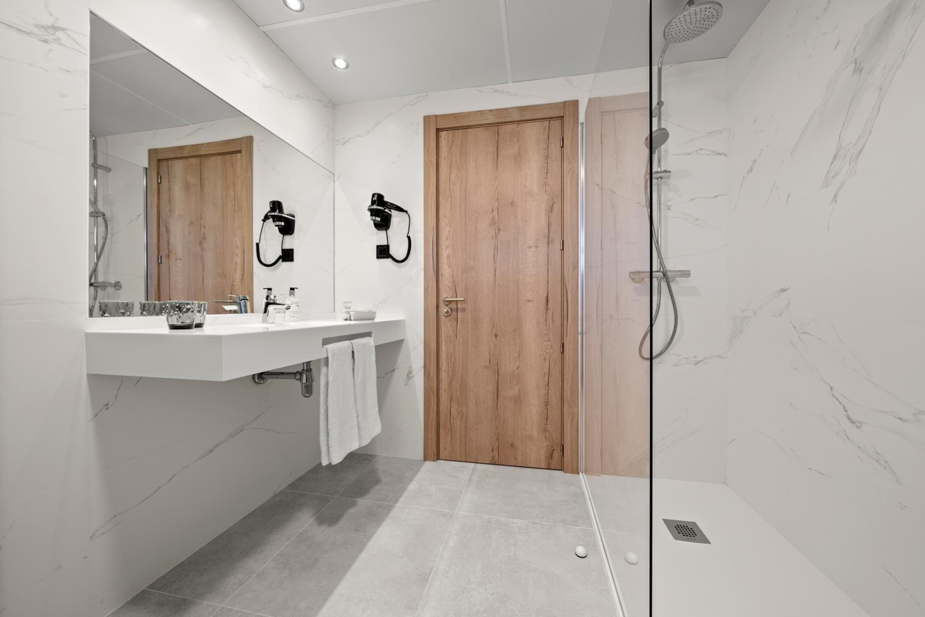Standard Double or Twin Room - Photo 3