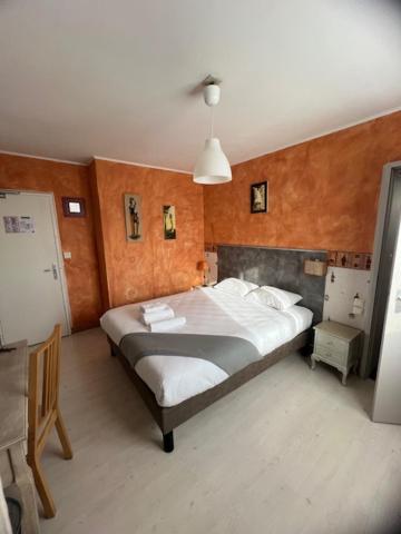 Double Room - Photo 5