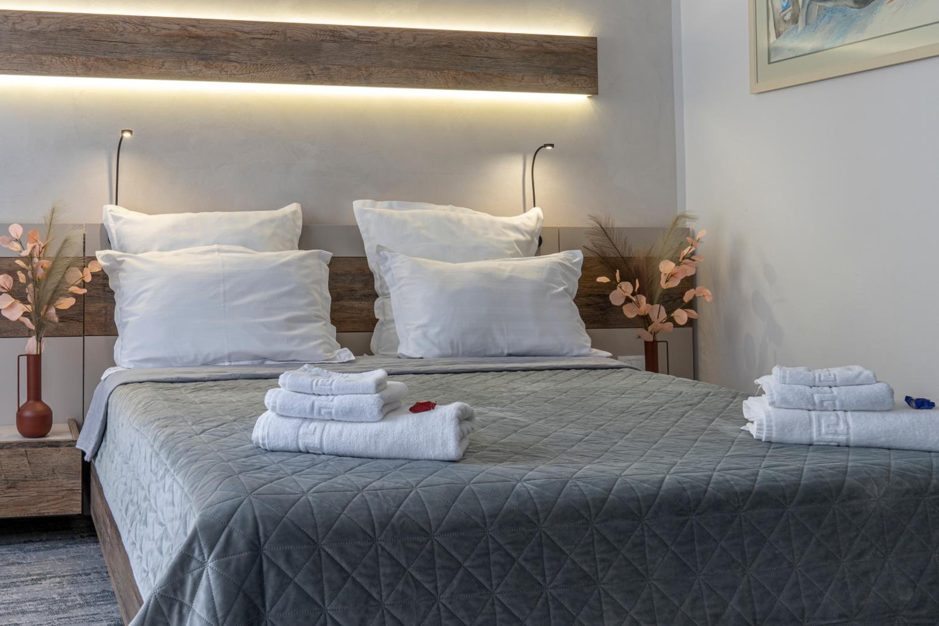 Razvan Florea - Double Room (balcony, 2nd floor) - Photo 13