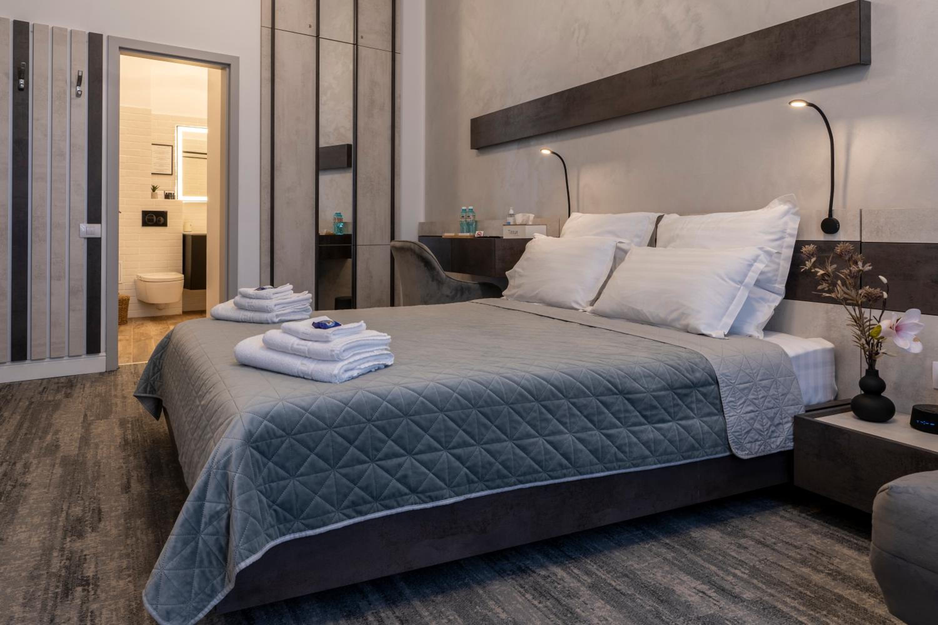 ⁠Eliza Samara - Double Room (balcony, 1st floor) - Photo 1
