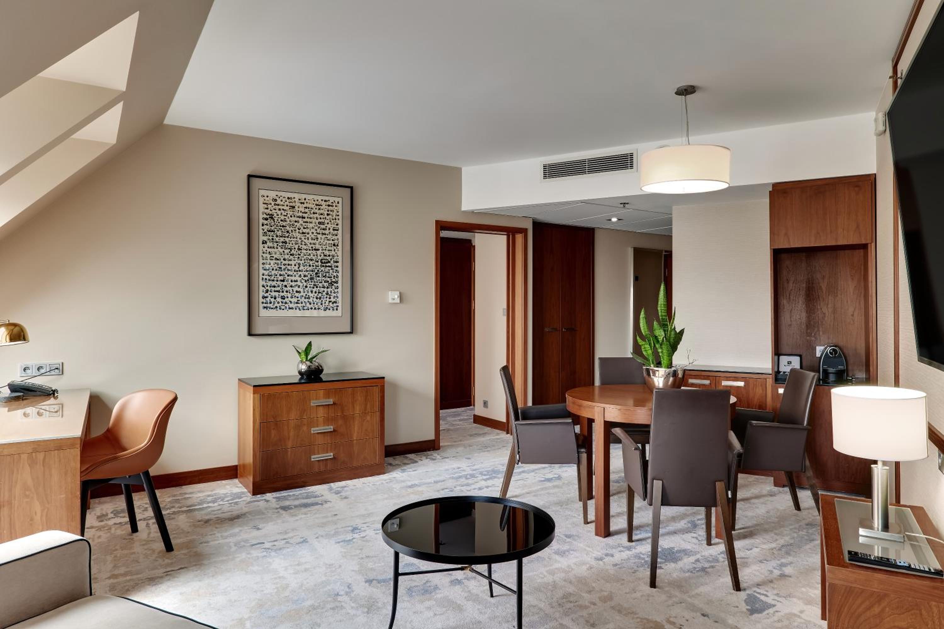 King Suite with River View  - Photo 12