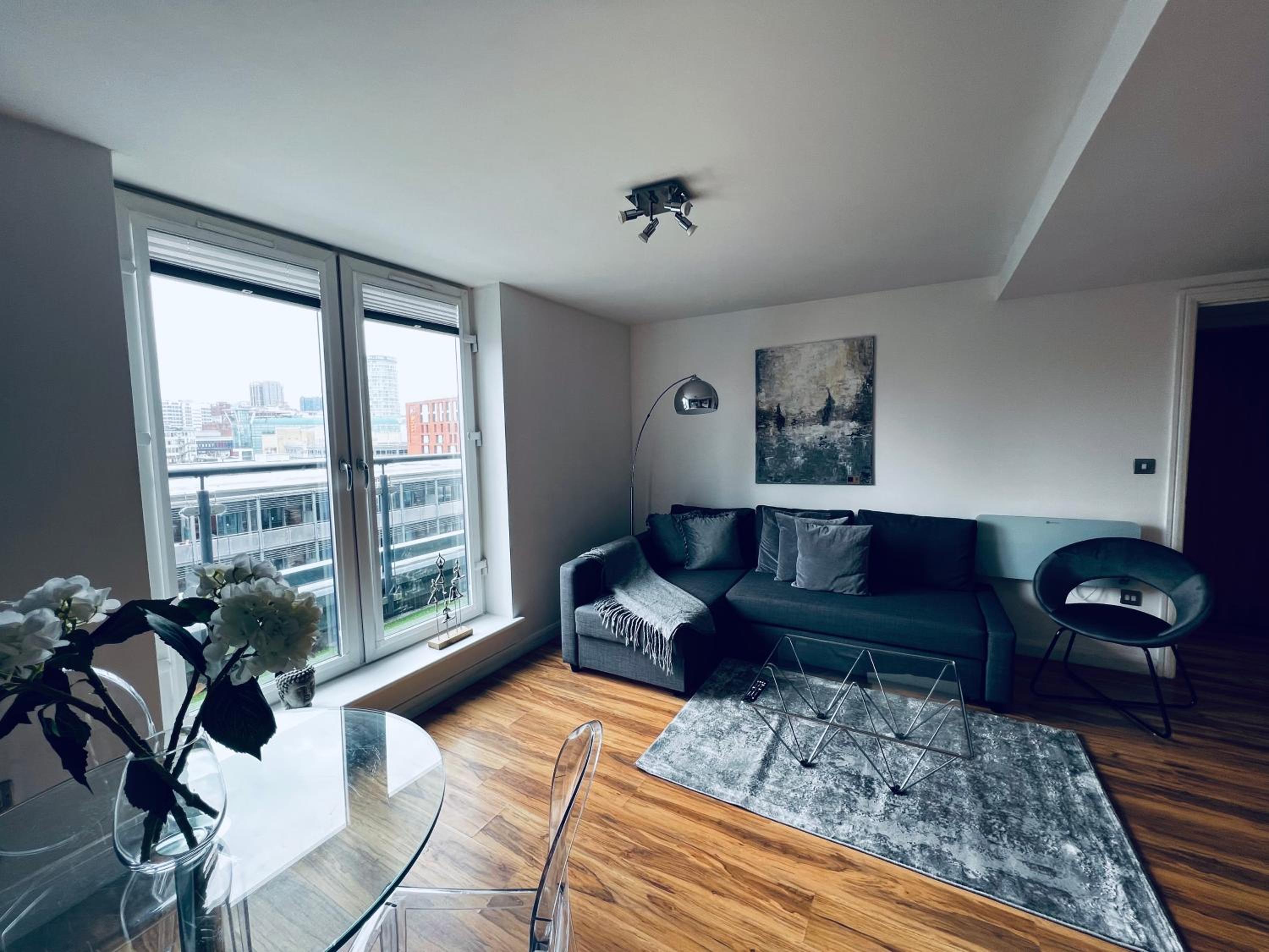 One-Bedroom Apartment - Photo 6
