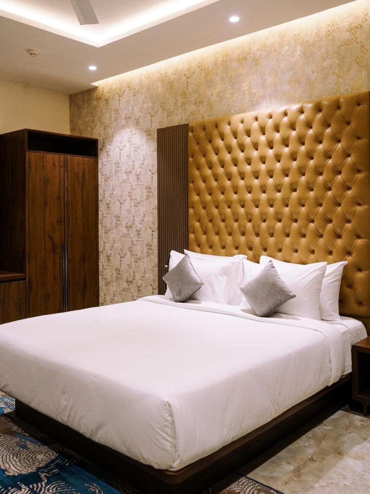 Suite - Photo 3