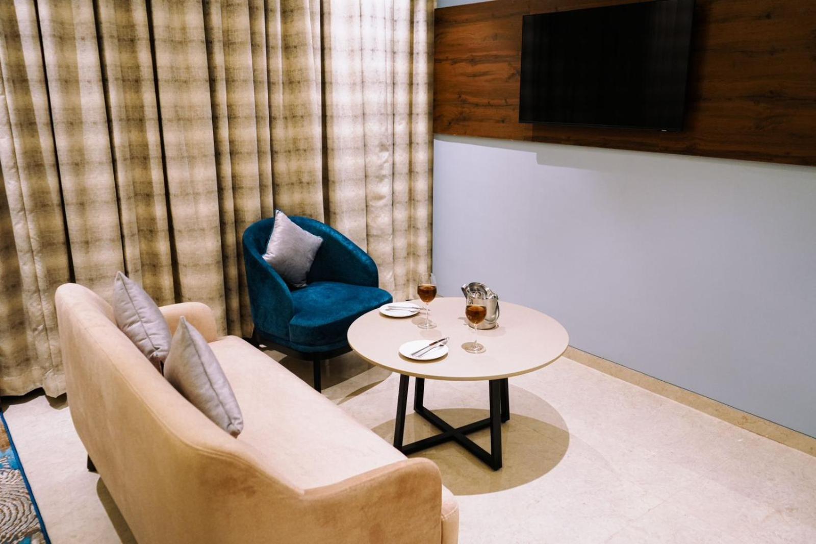 Executive Room - Photo 5