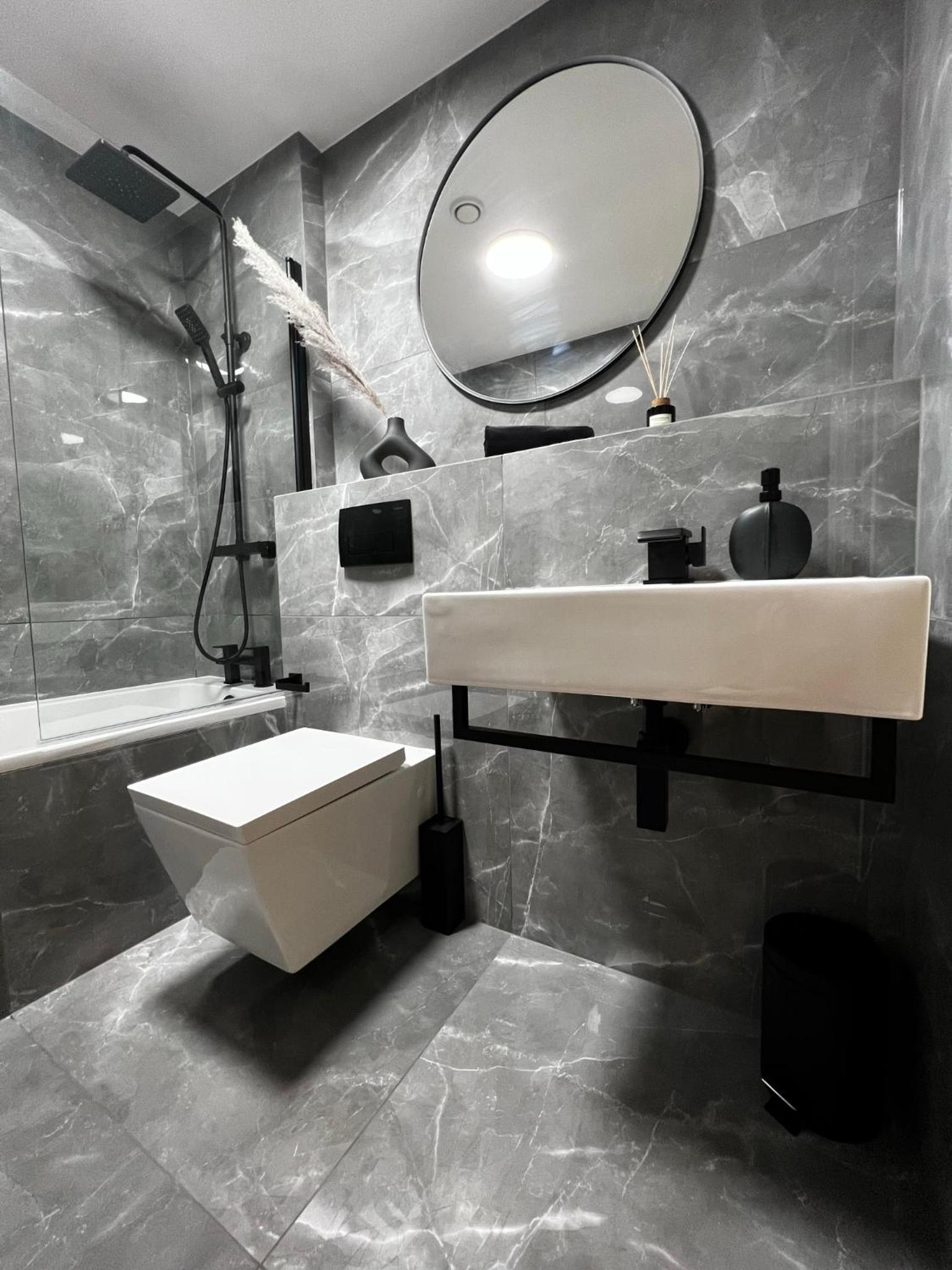 One-Bedroom Apartment - Photo 12