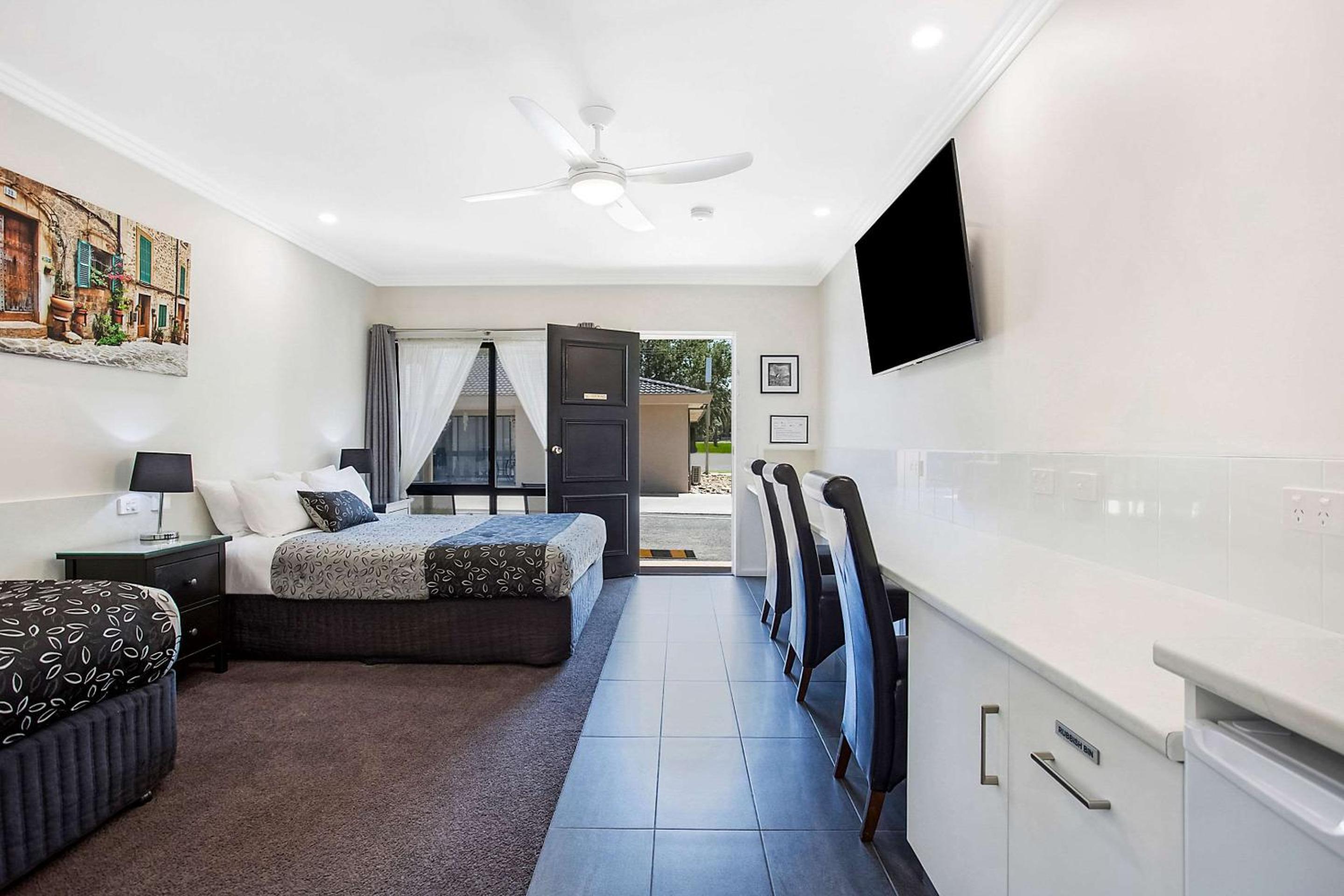 Deluxe Room - Photo 6