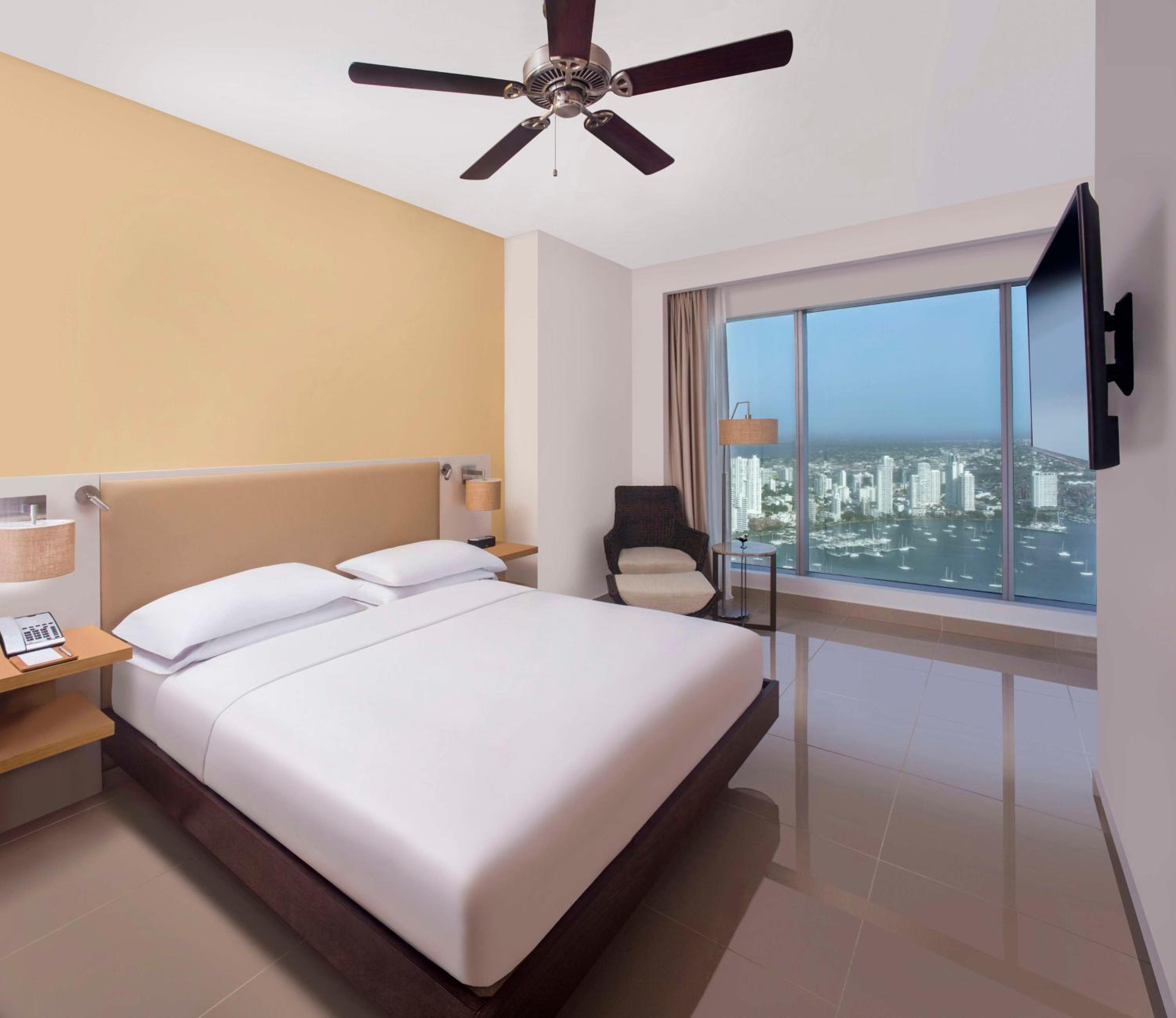 One-Bedroom Residence with Bay View photo 1