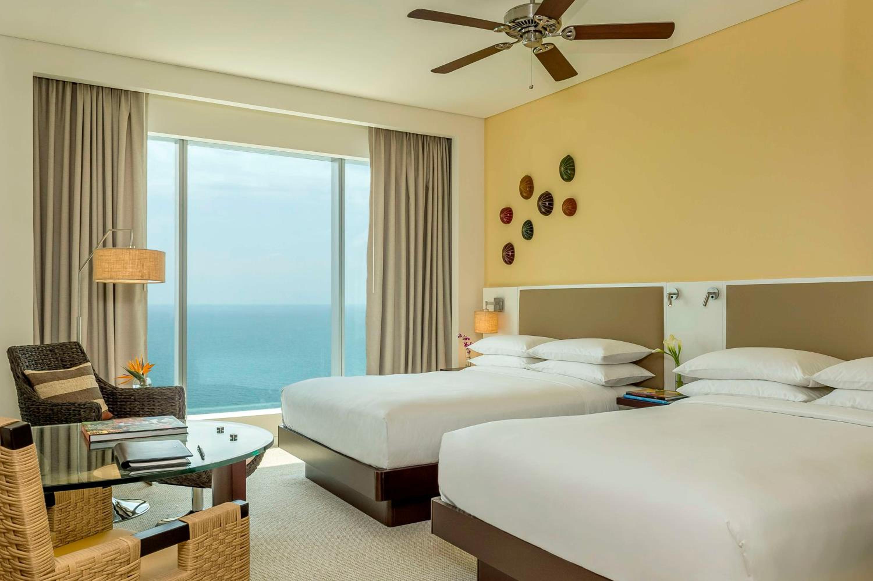 Double Room with Two Double Beds and Ocean View photo 2