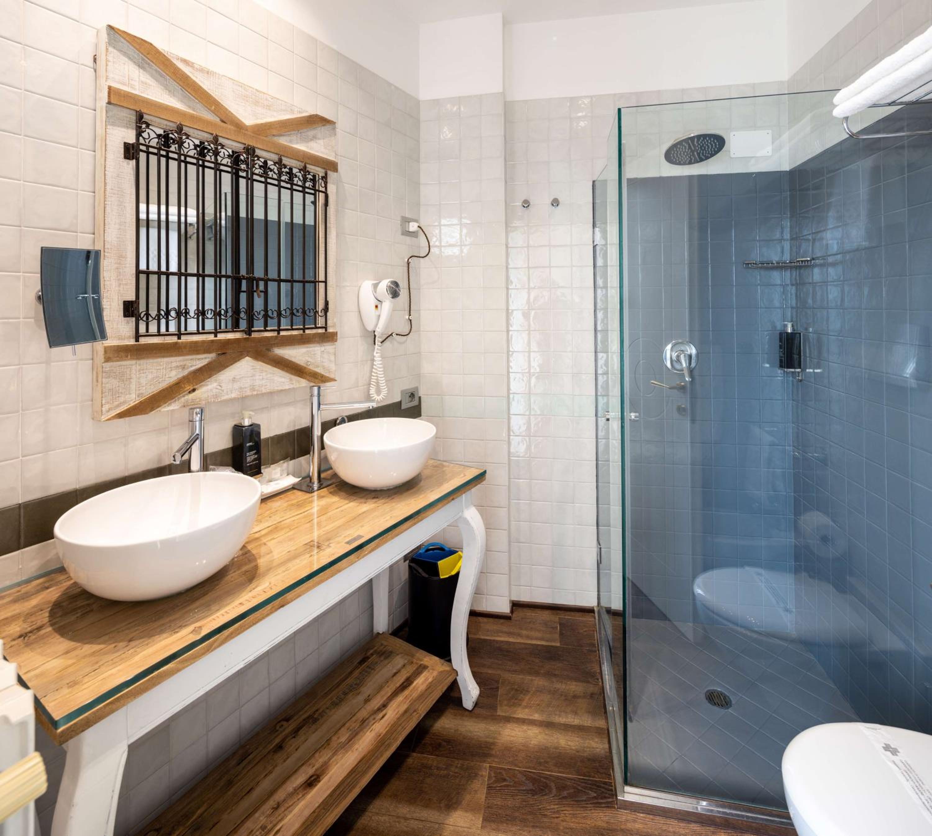 Deluxe Triple Room with Balcony and Sea View - Photo 2