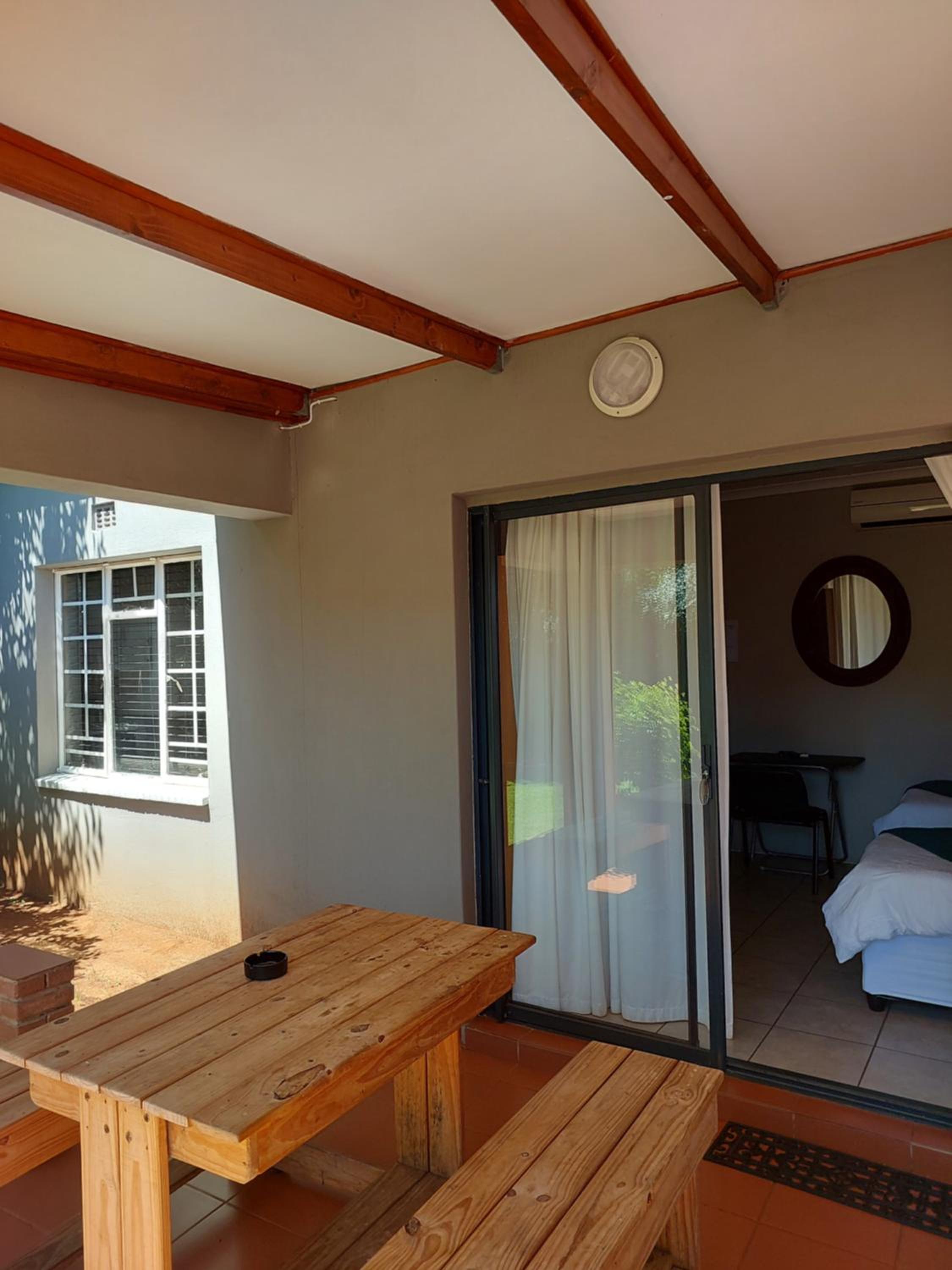 Twin Room with Private Bathroom photo 2
