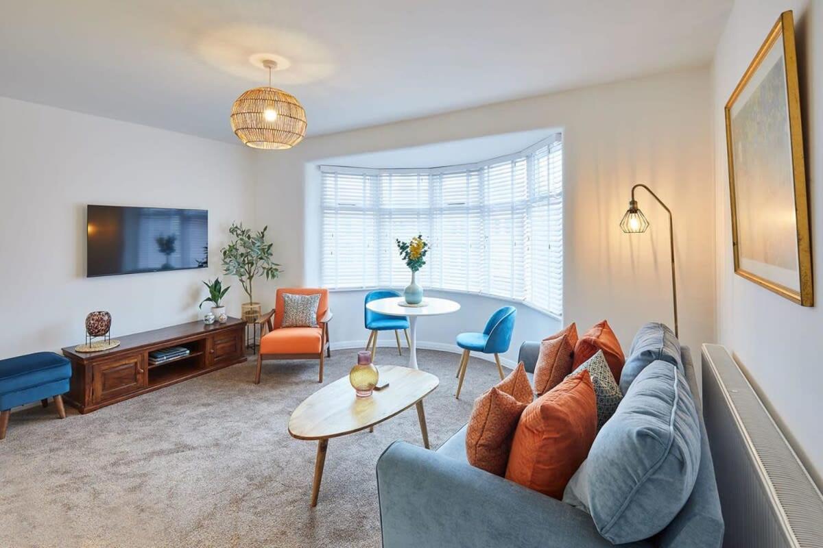 One-Bedroom Apartment photo 2