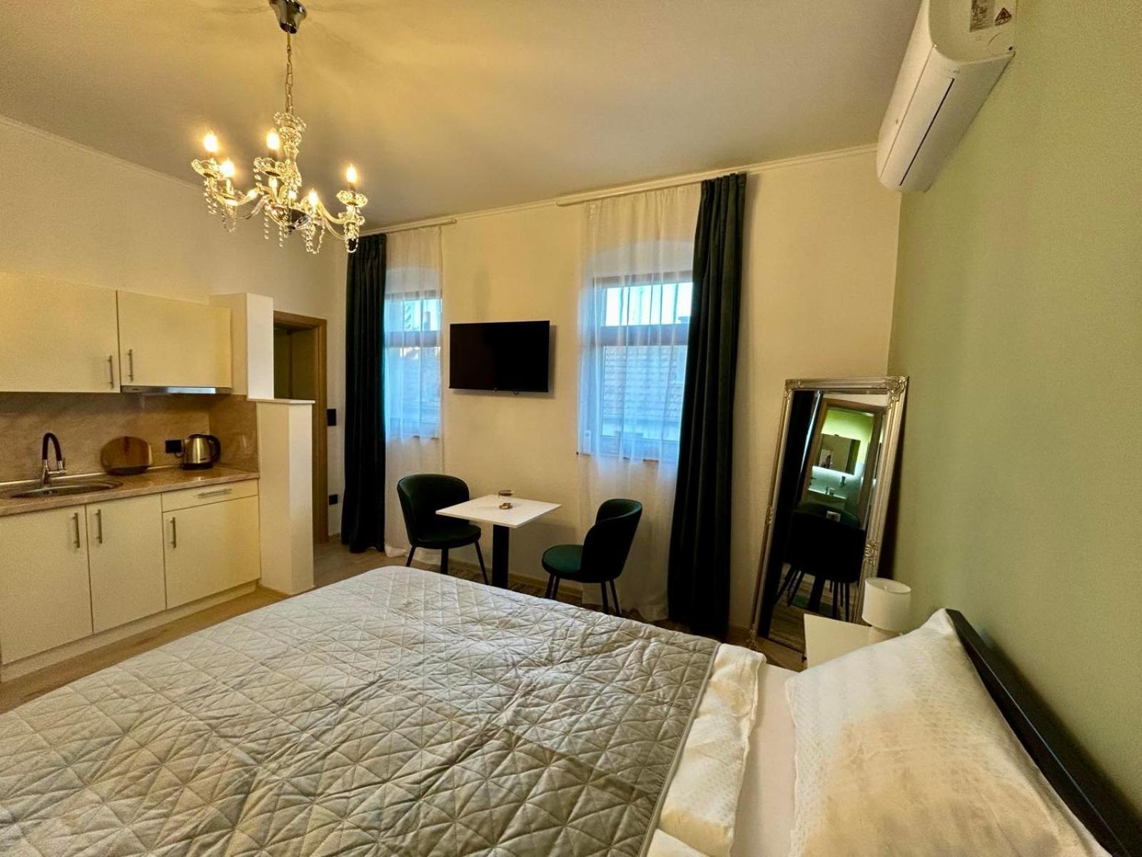 Deluxe King Room photo 2