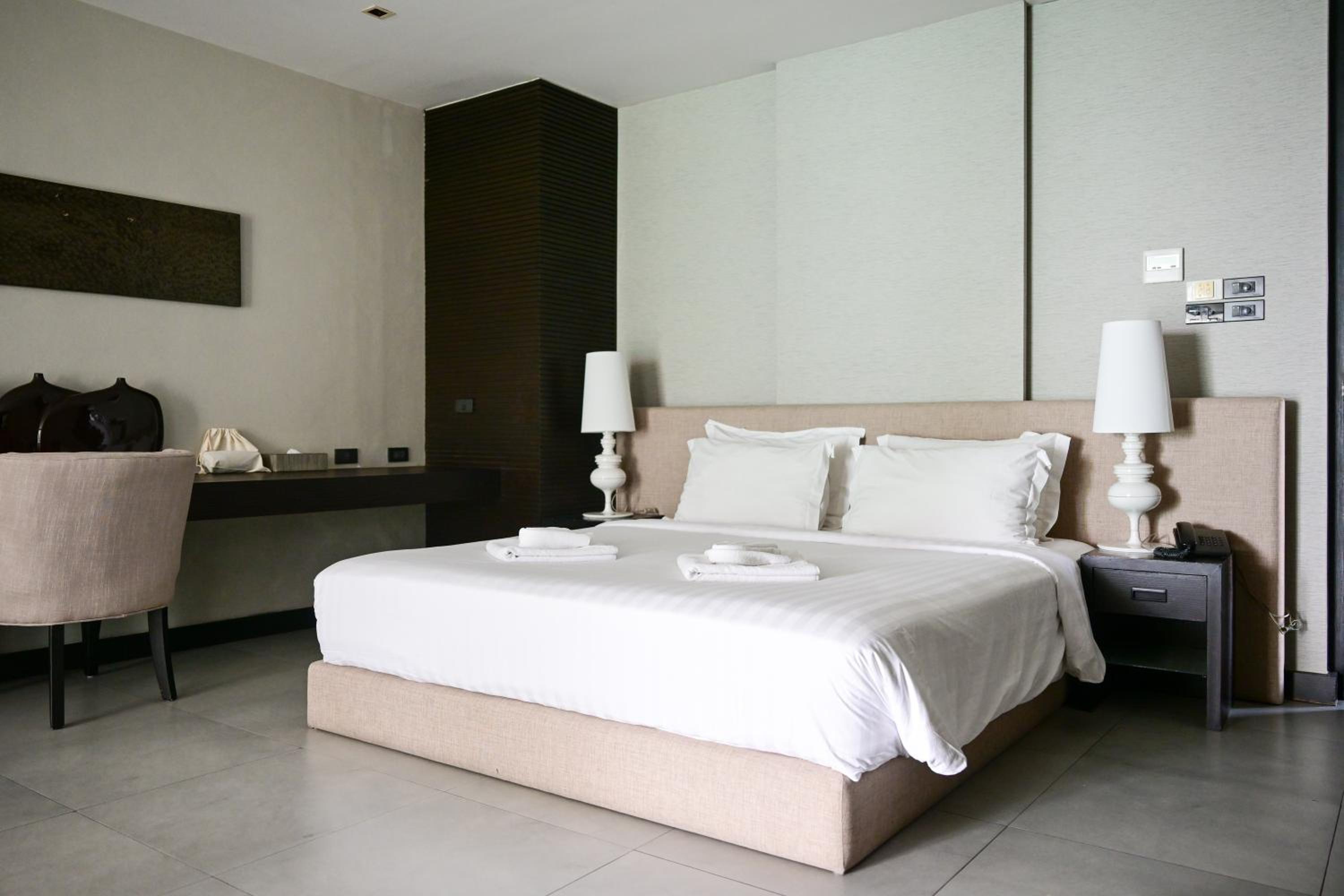 Superior Double Room with Partial Sea View photo 2