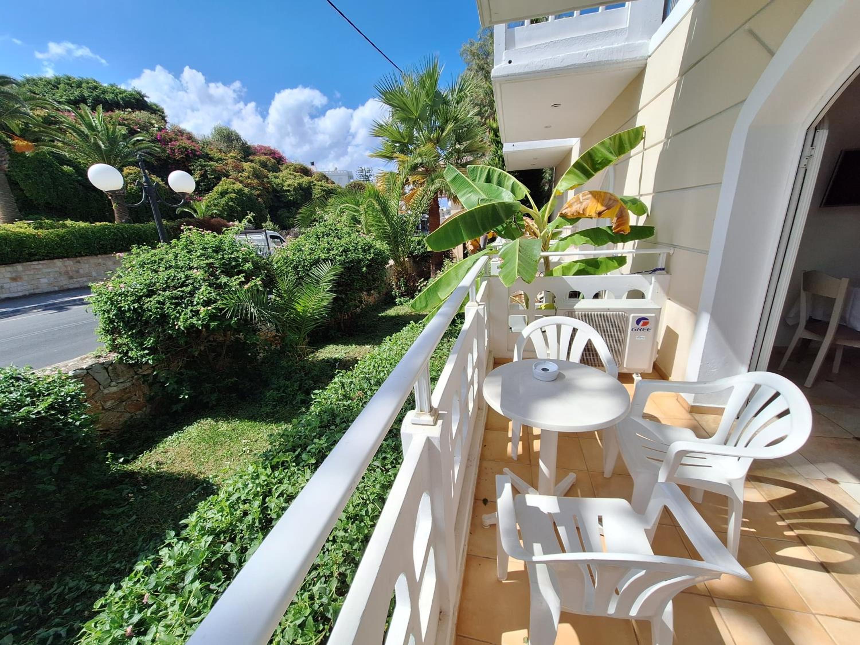 Studio with Street View - Photo 8