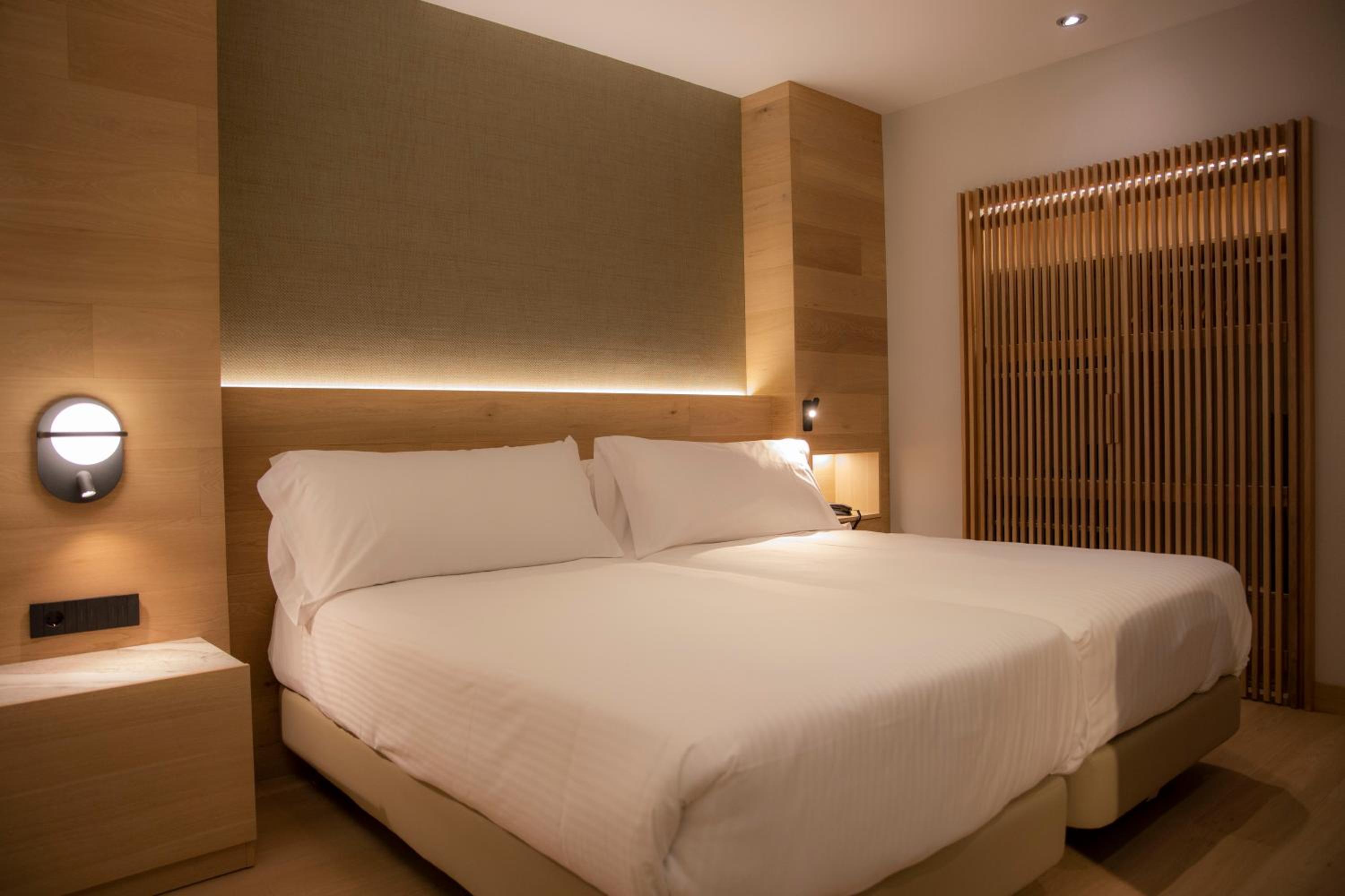 Double or Twin Room - Photo 4