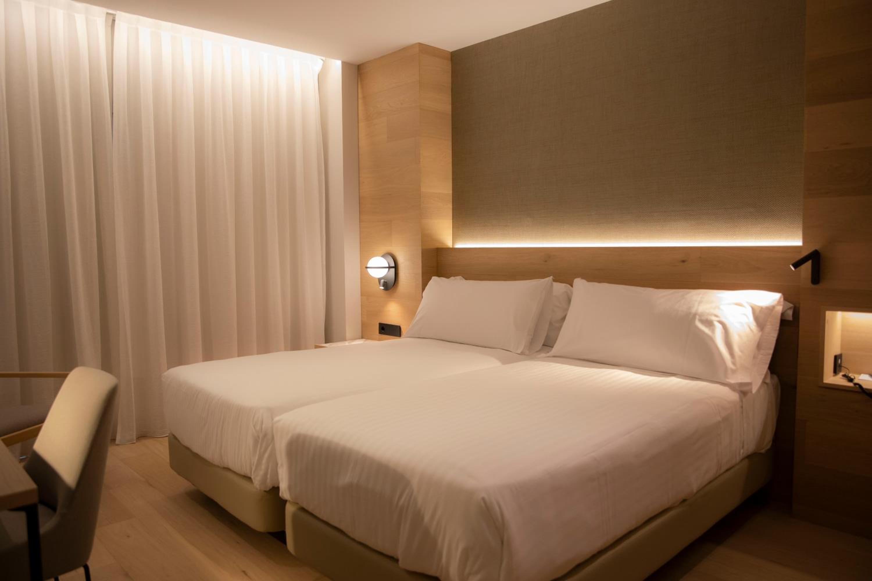 Double or Twin Room - Photo 3