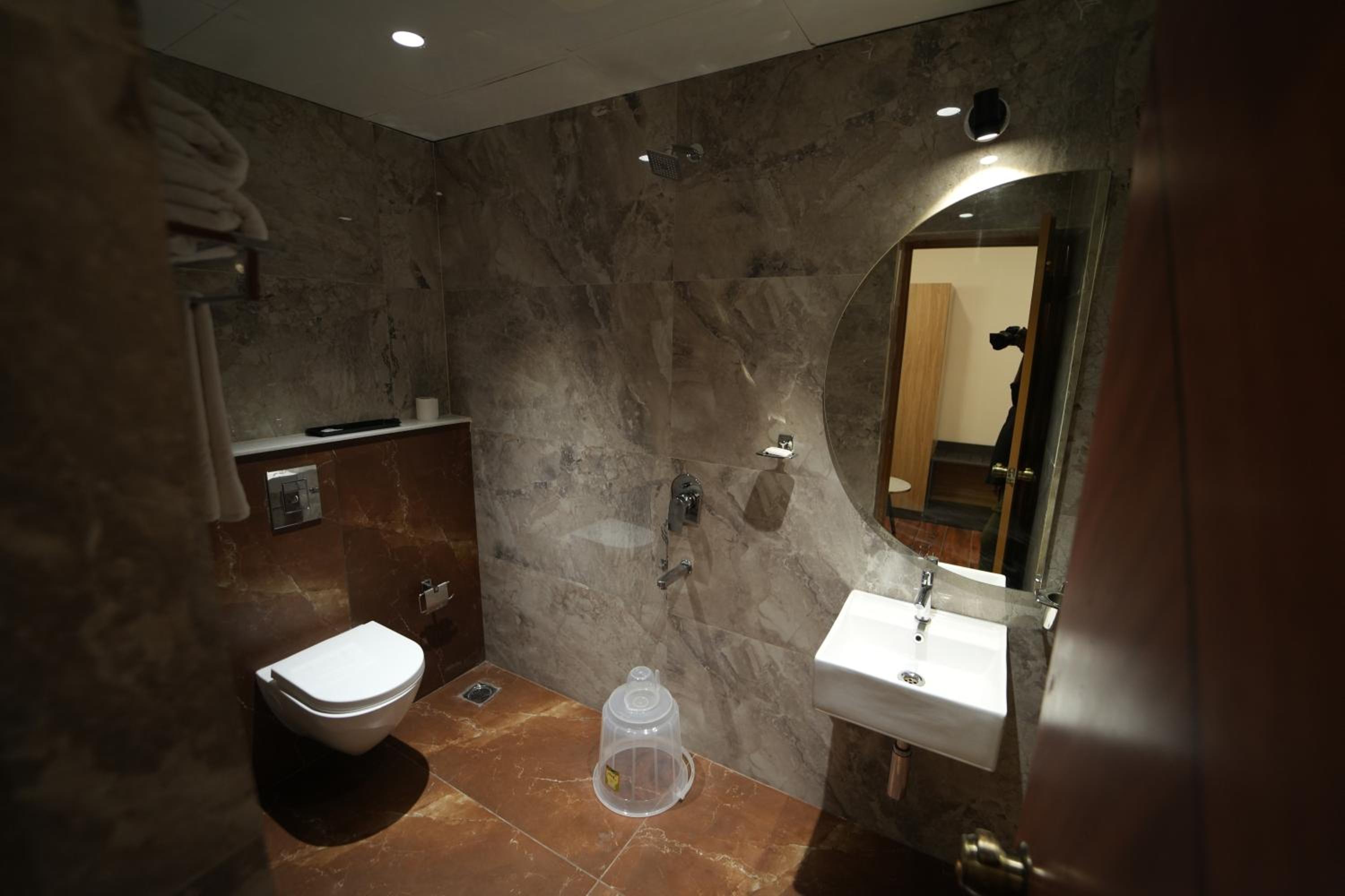 Deluxe Double Room (2 Adults + 1 Child) photo 2