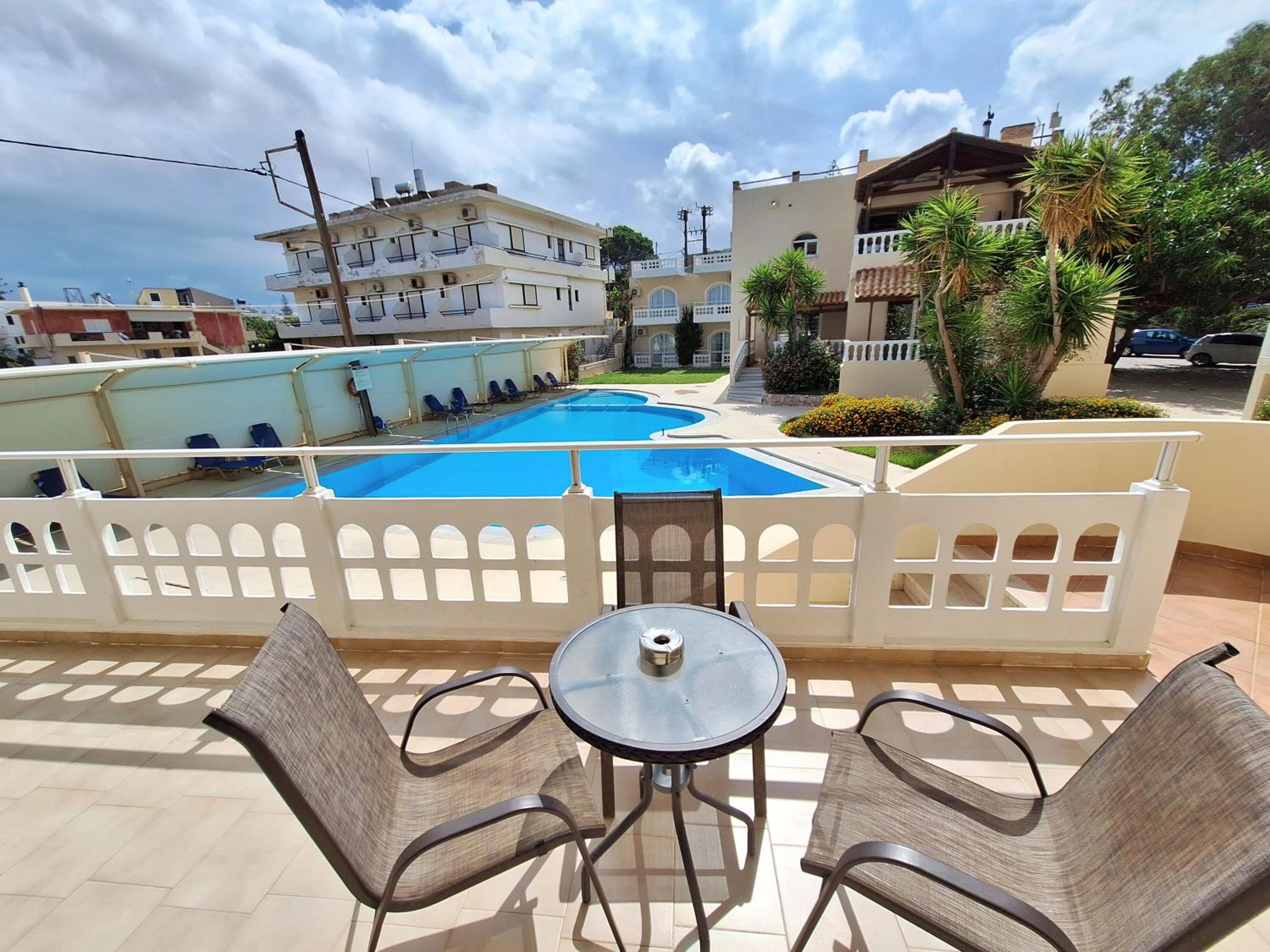 Studio with Pool View - Photo 18