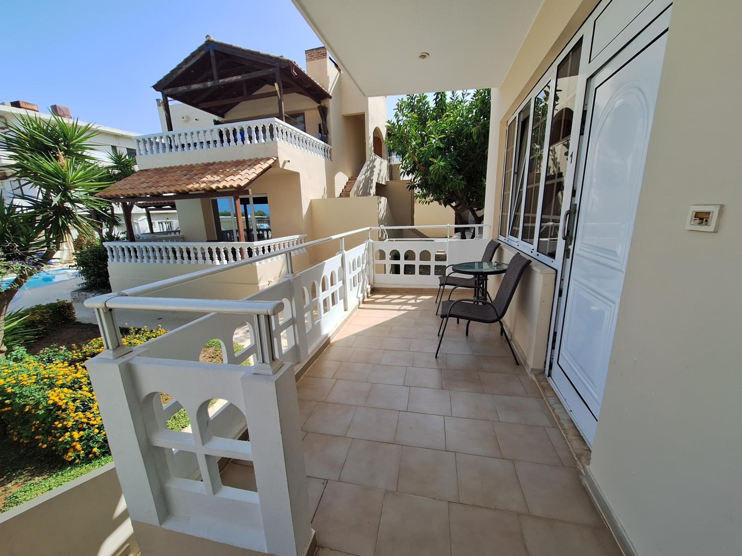 Studio with Pool View - Photo 23