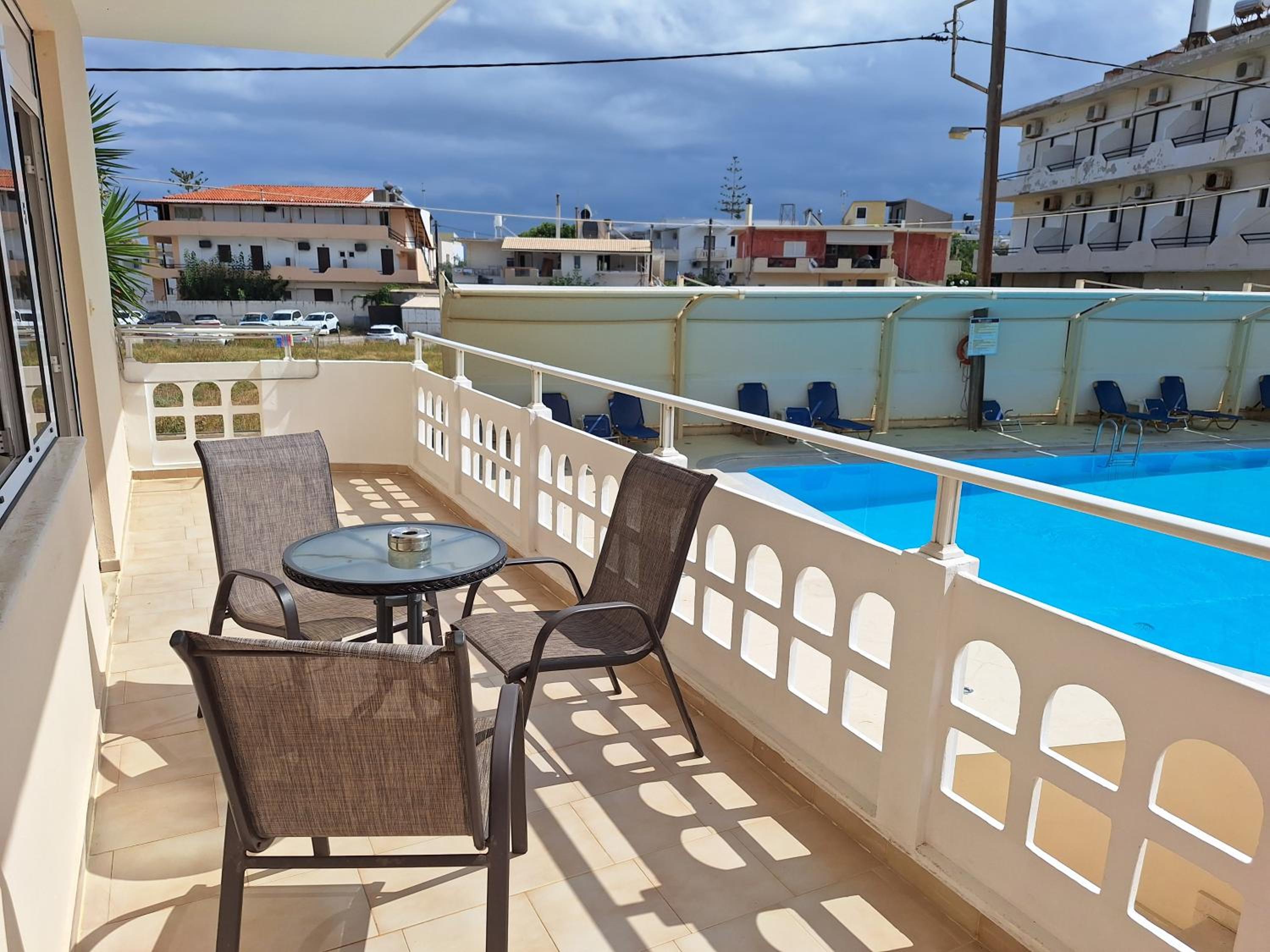 Studio with Pool View - Photo 14