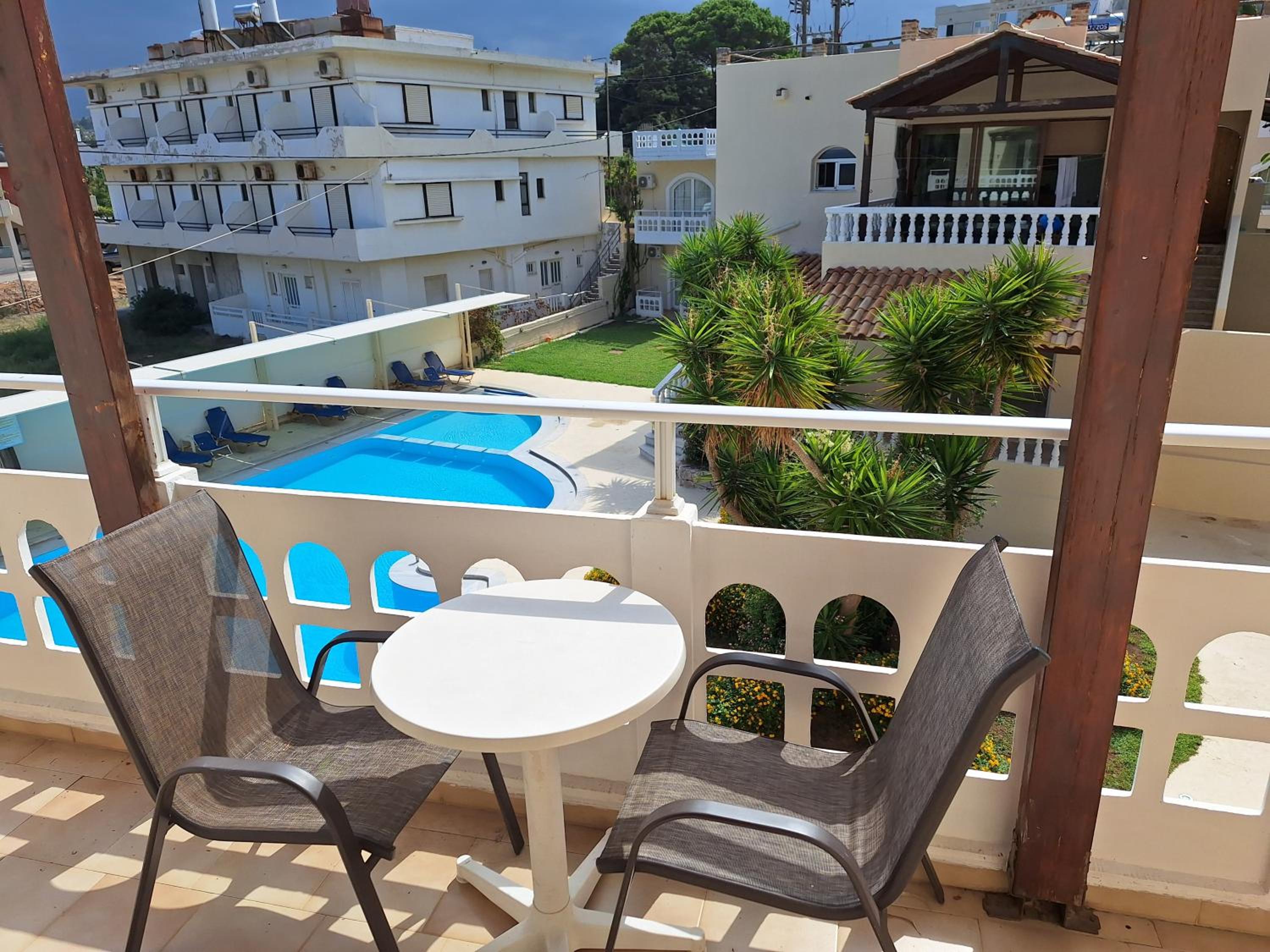 Studio with Pool View - Photo 9