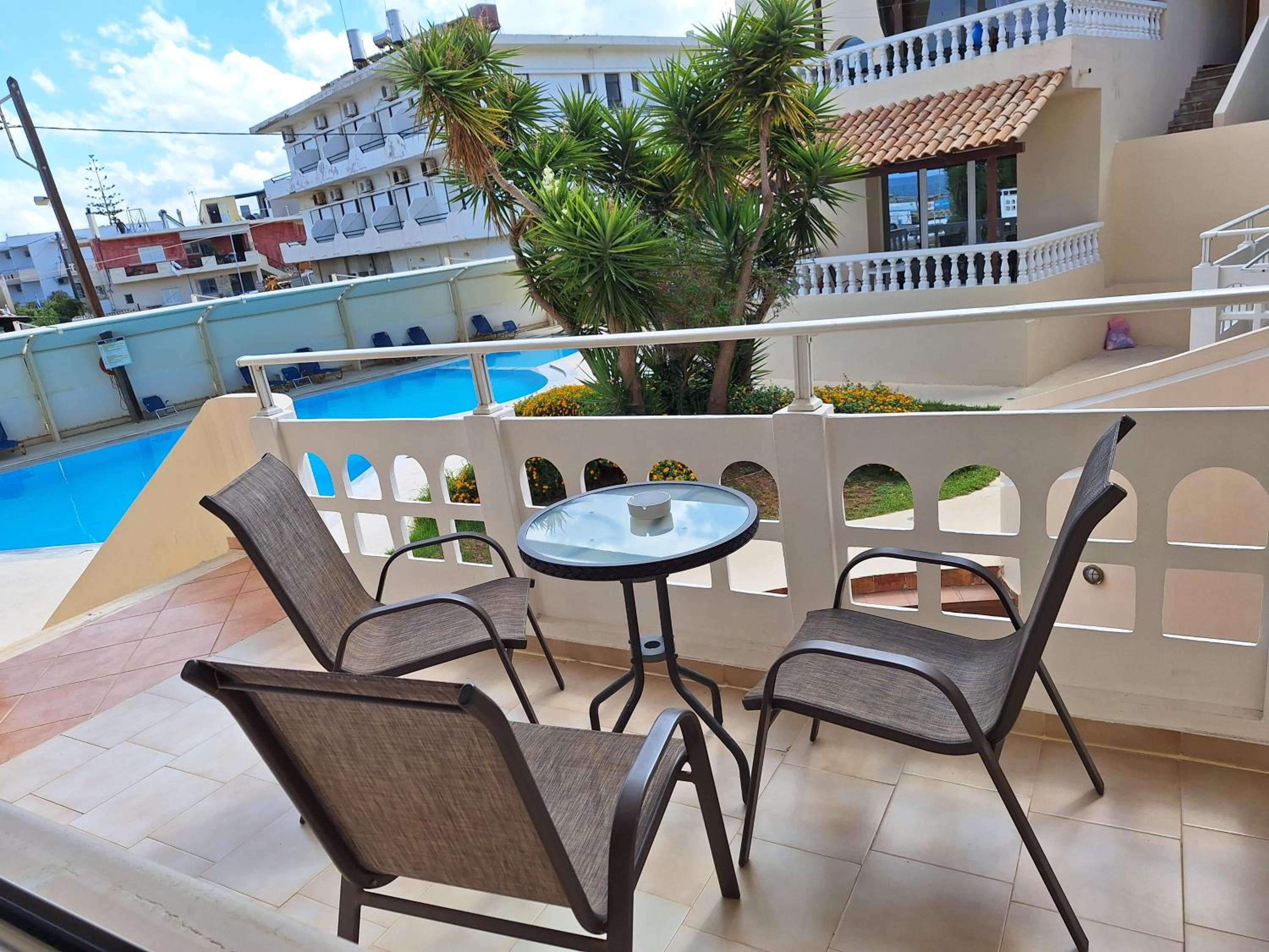 Studio with Pool View - Photo 10