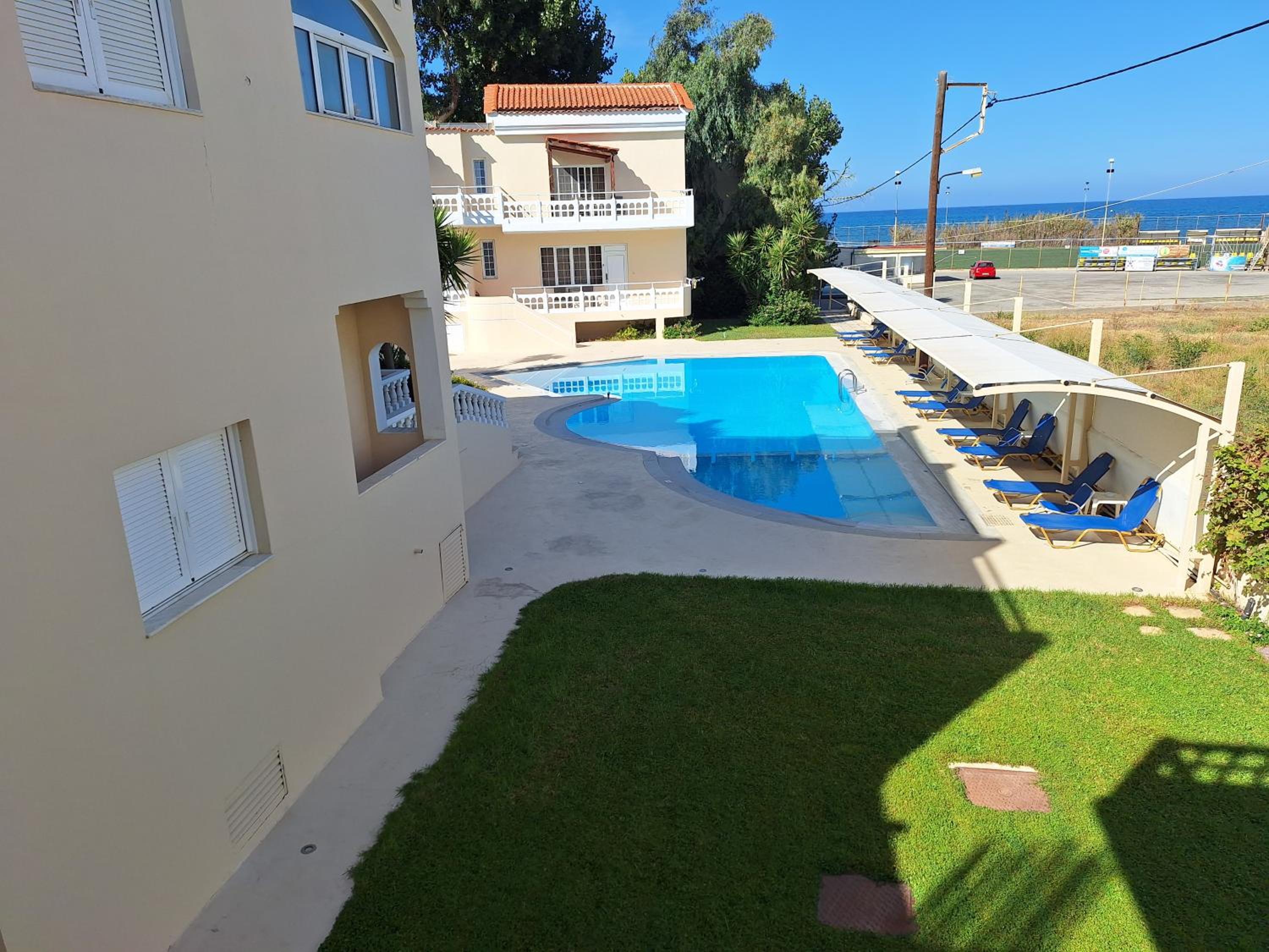 Studio with Pool View - Photo 7
