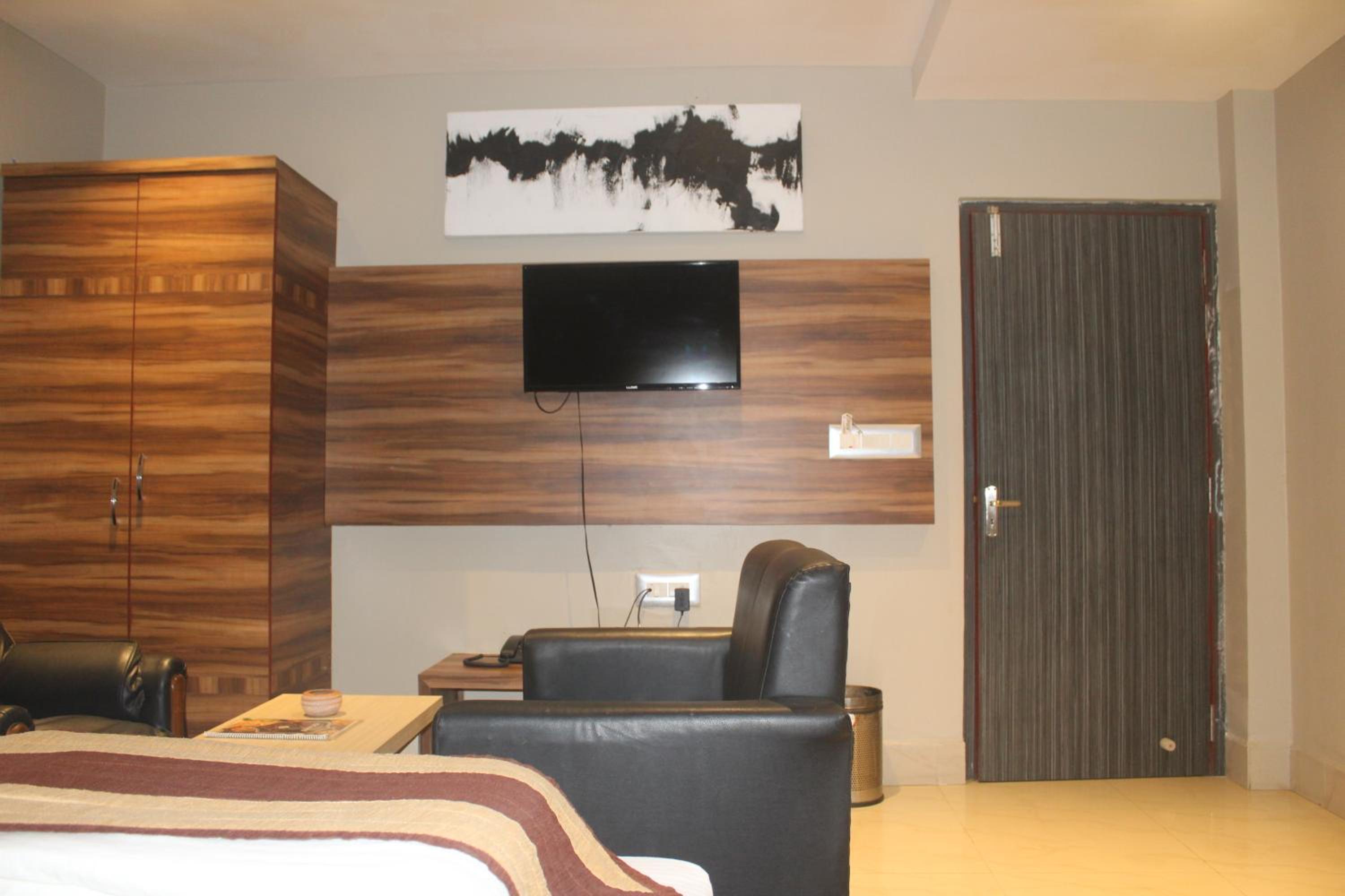 Deluxe King Room photo 3