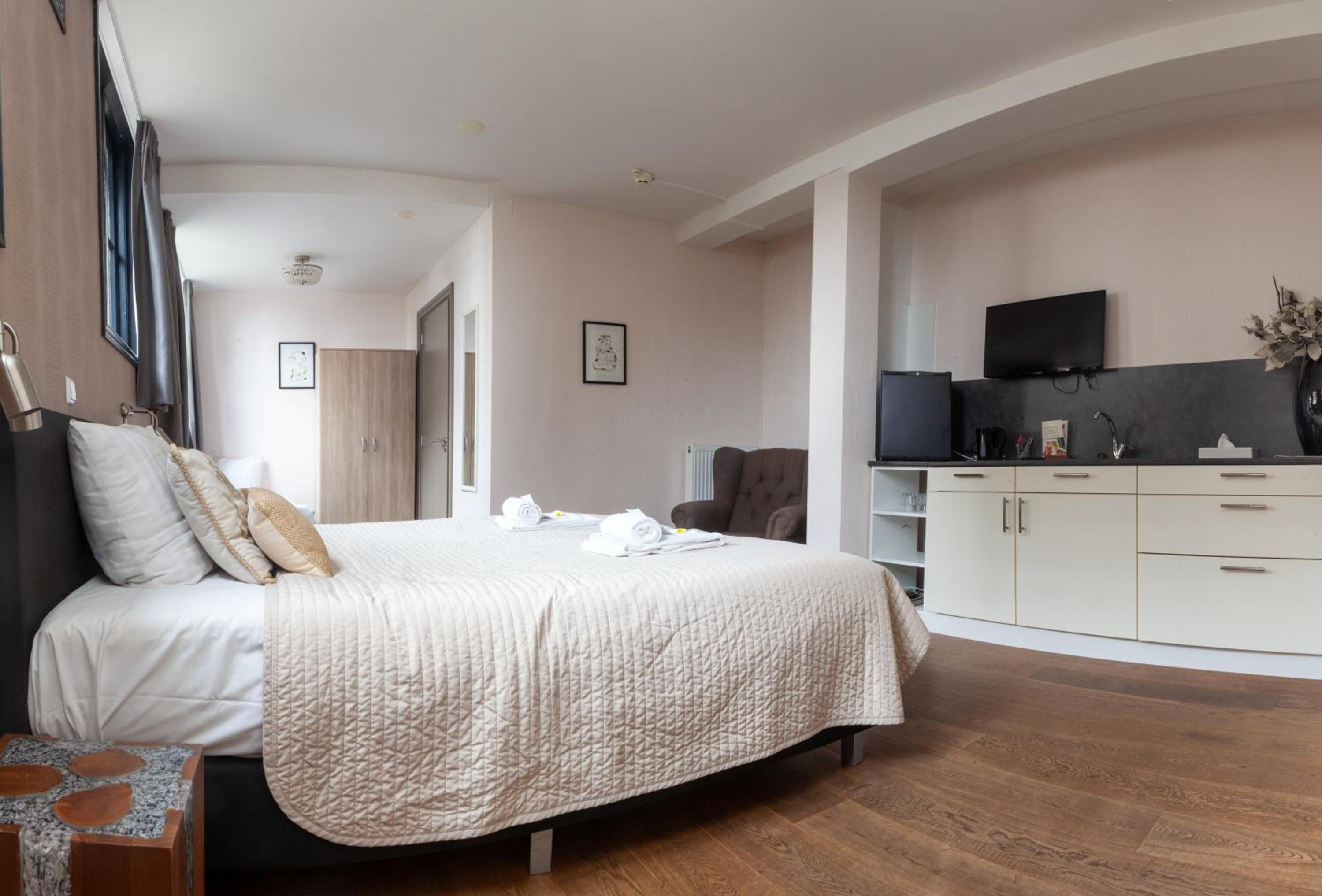 Superior King Room photo 3