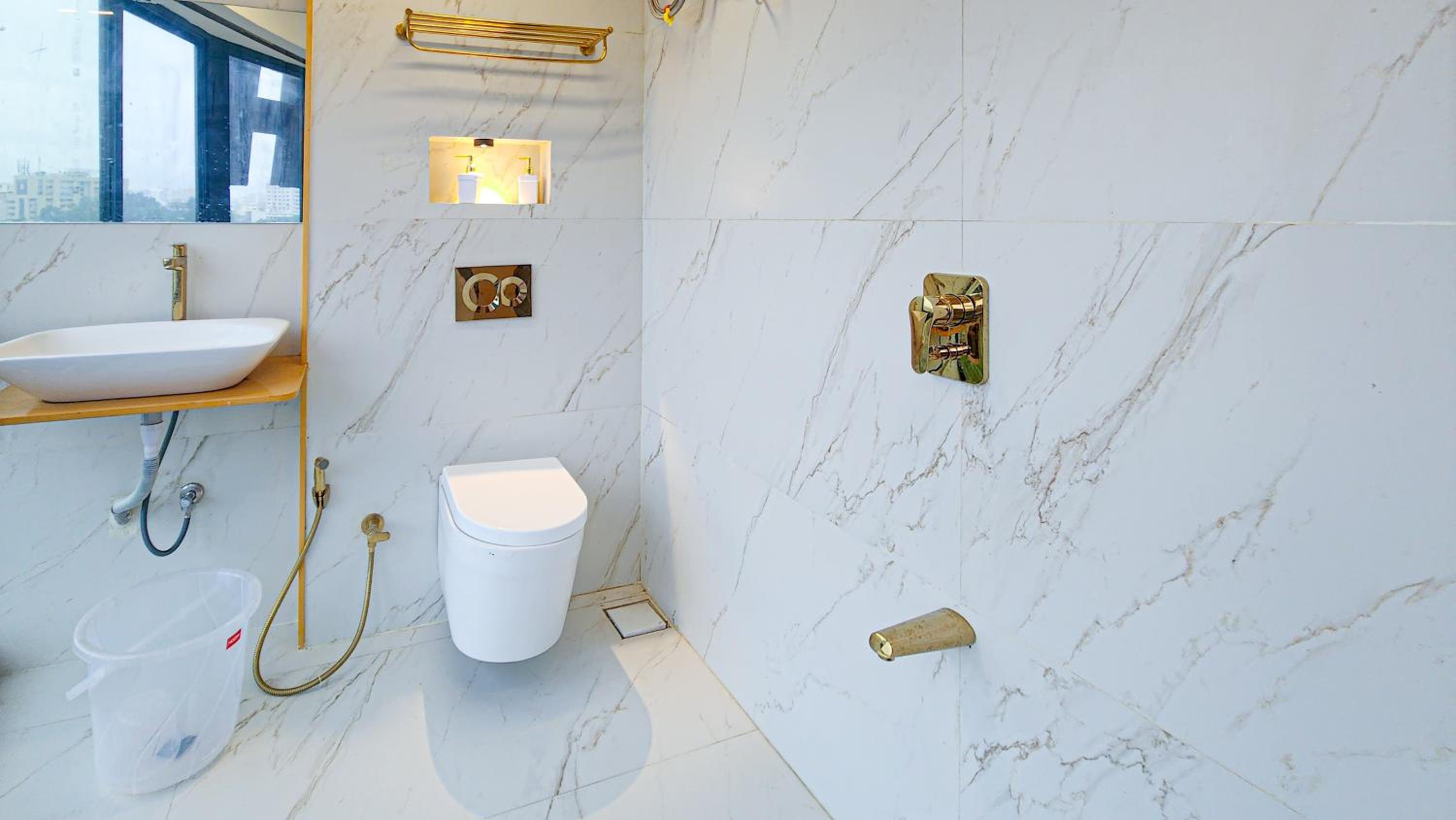 Suite with Spa Bath - Photo 4