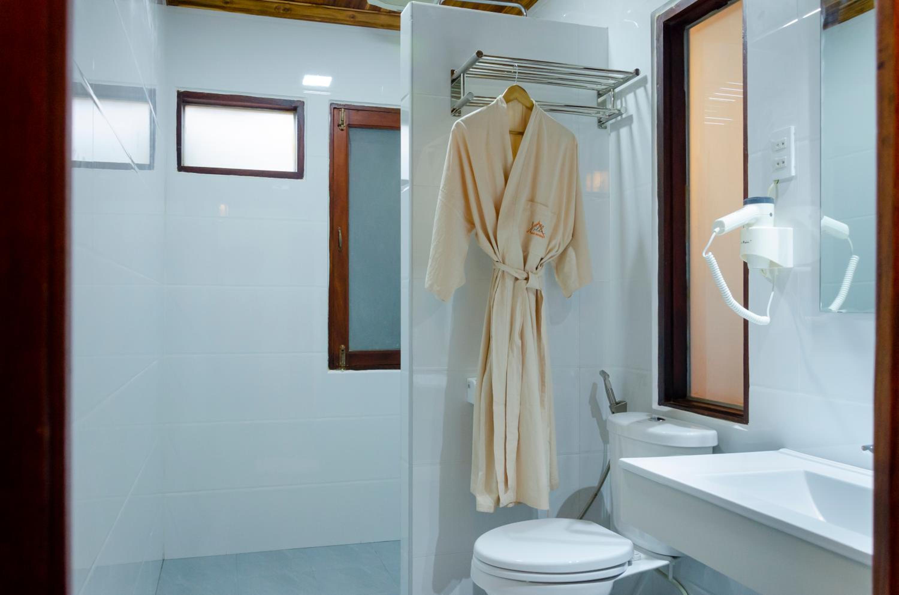 Deluxe Double Room - Photo 11